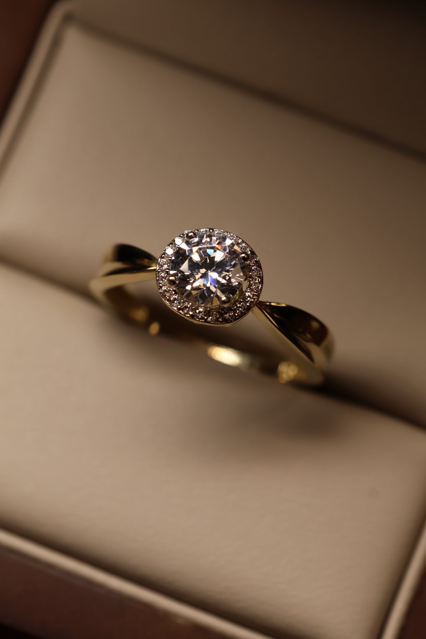 Anillo en Oro Amarillo 14k con Circonia Mod. 15885