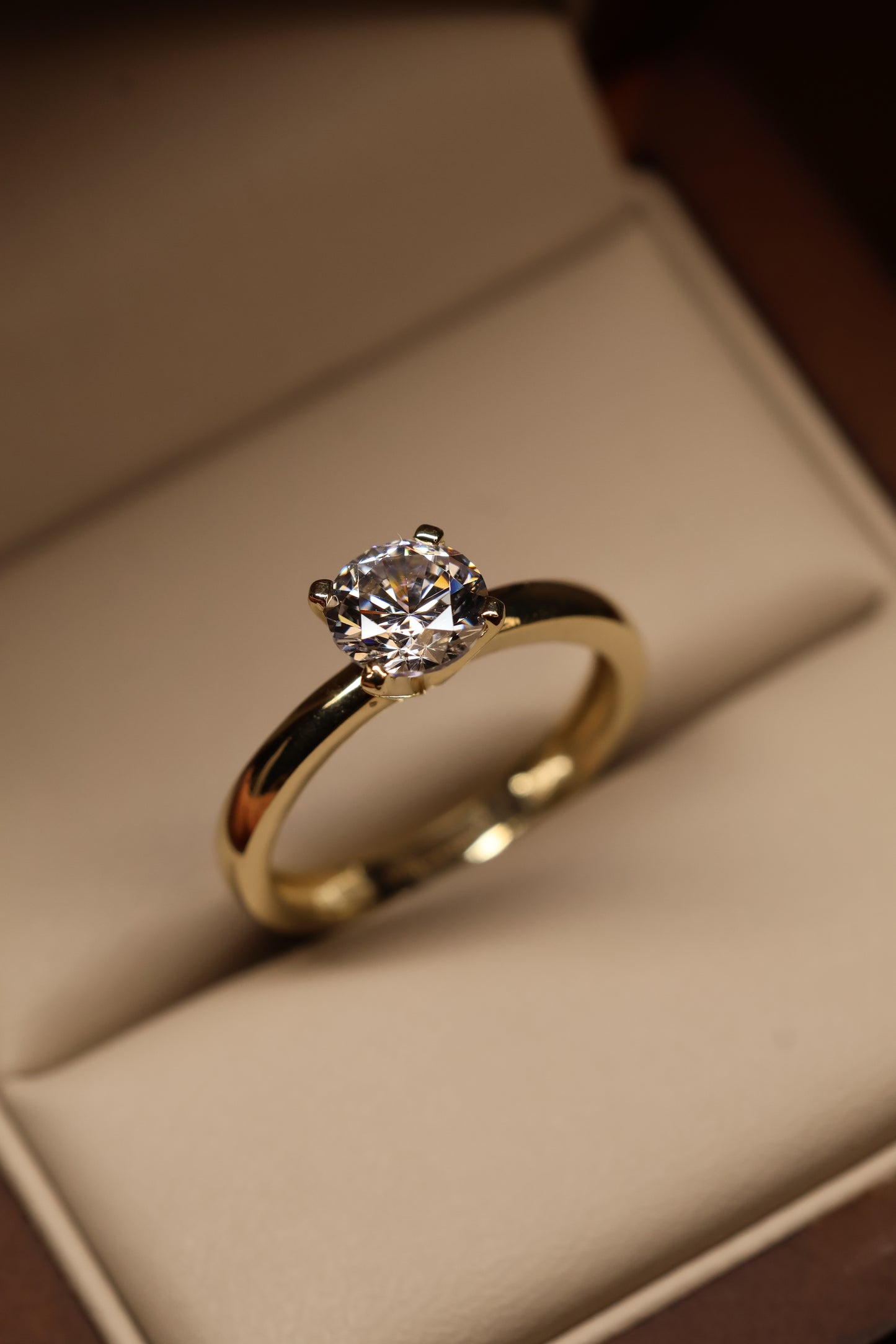 Anillo en Oro Amarillo 14k con Circonia Mod. 15883