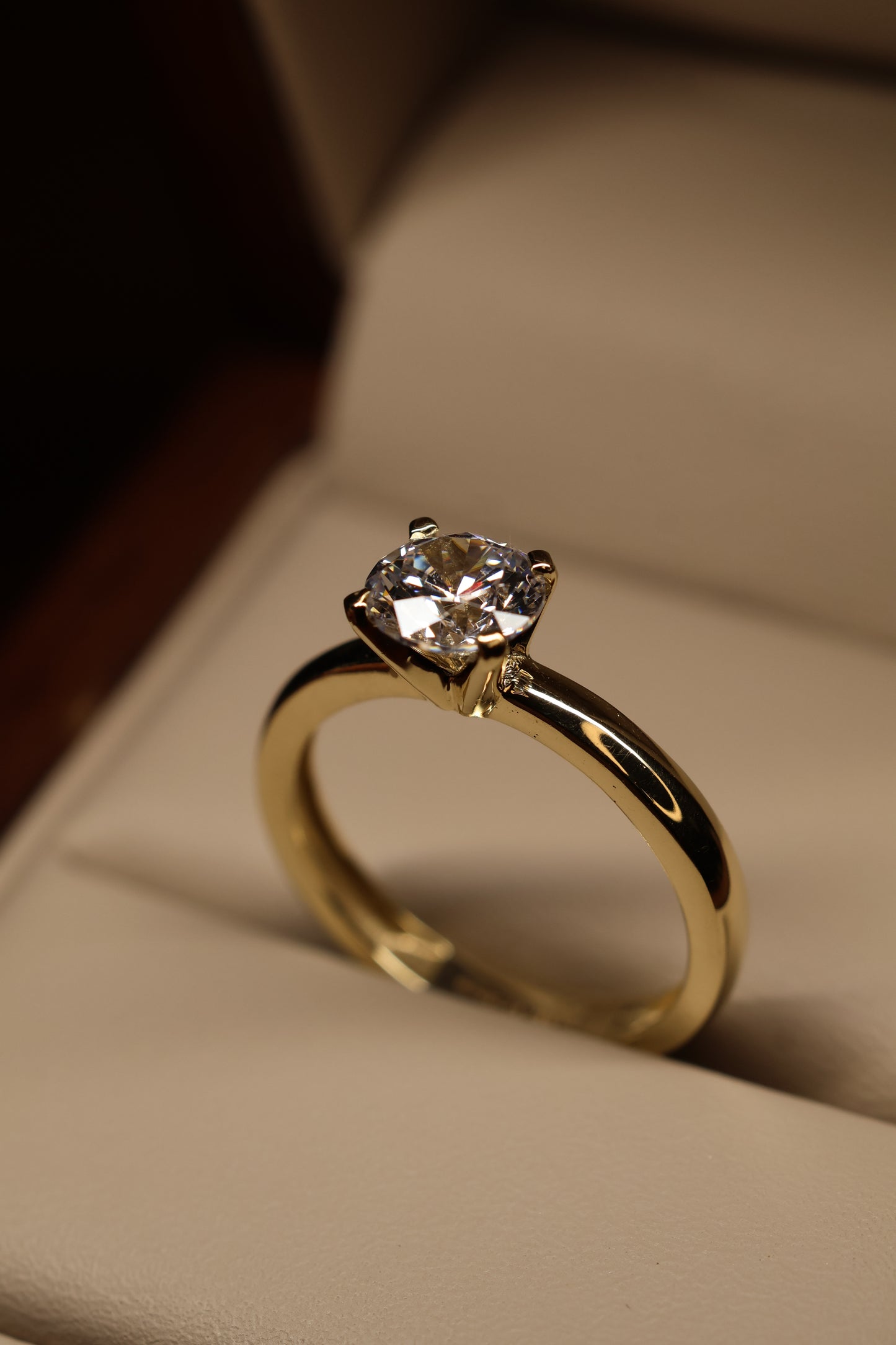 Anillo en Oro Amarillo 14k con Circonia Mod. 15883
