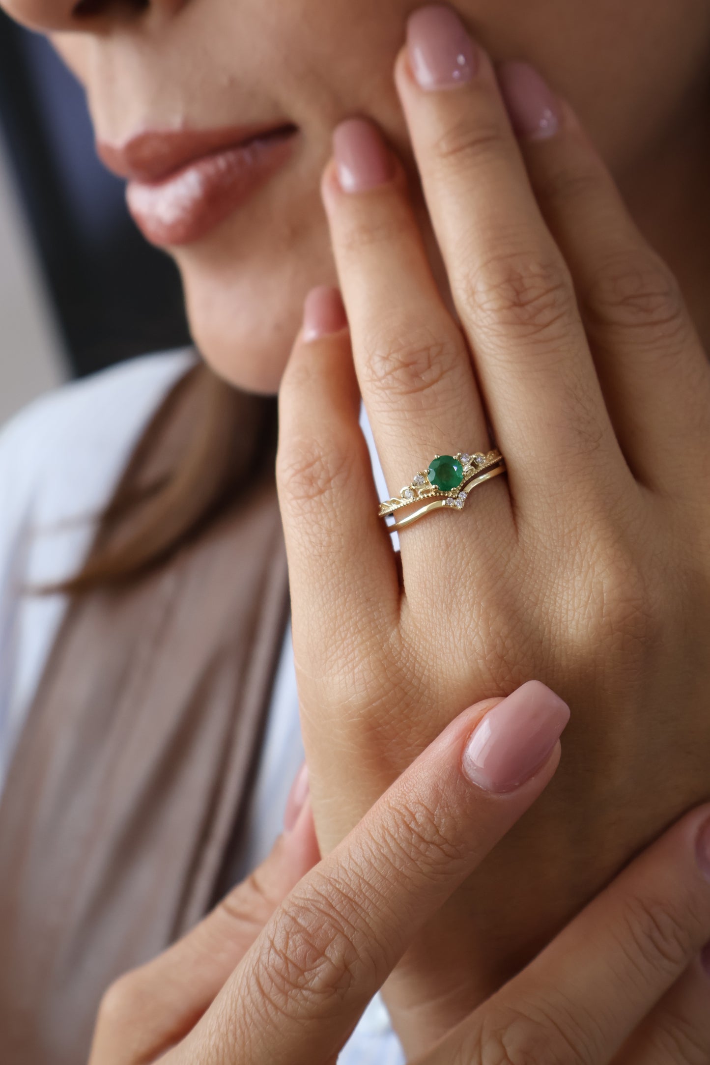Dúo de Anillos Cleopatra en Oro con Esmeralda y Circonias 0.53 ct