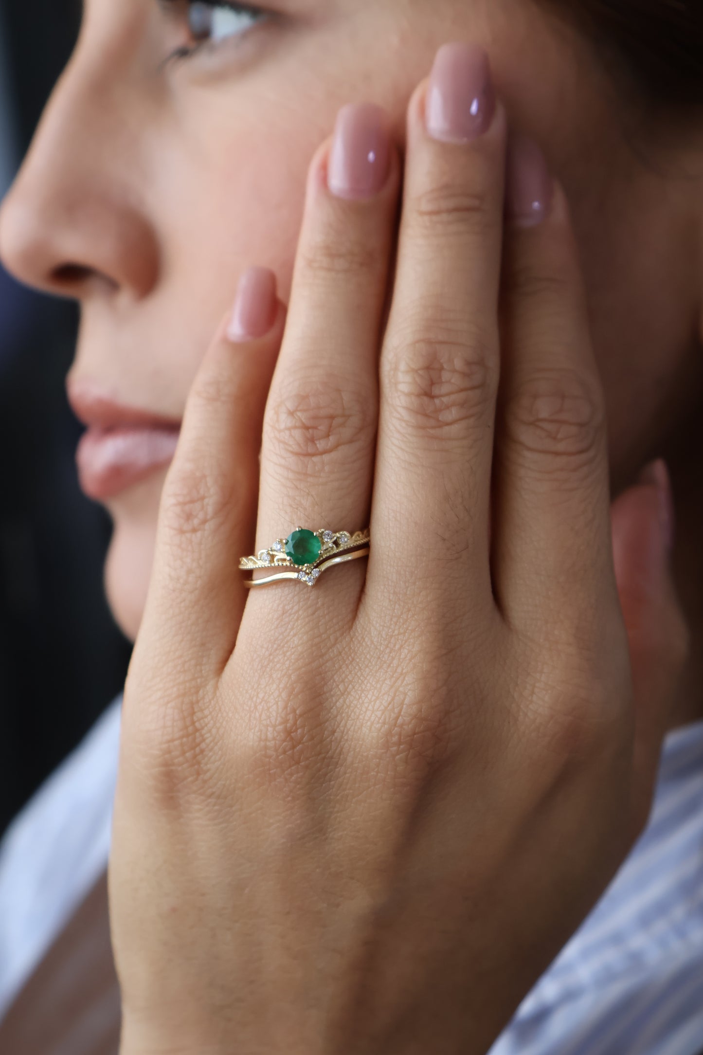 Dúo de Anillos Cleopatra en Oro con Esmeralda y Circonias 0.53 ct