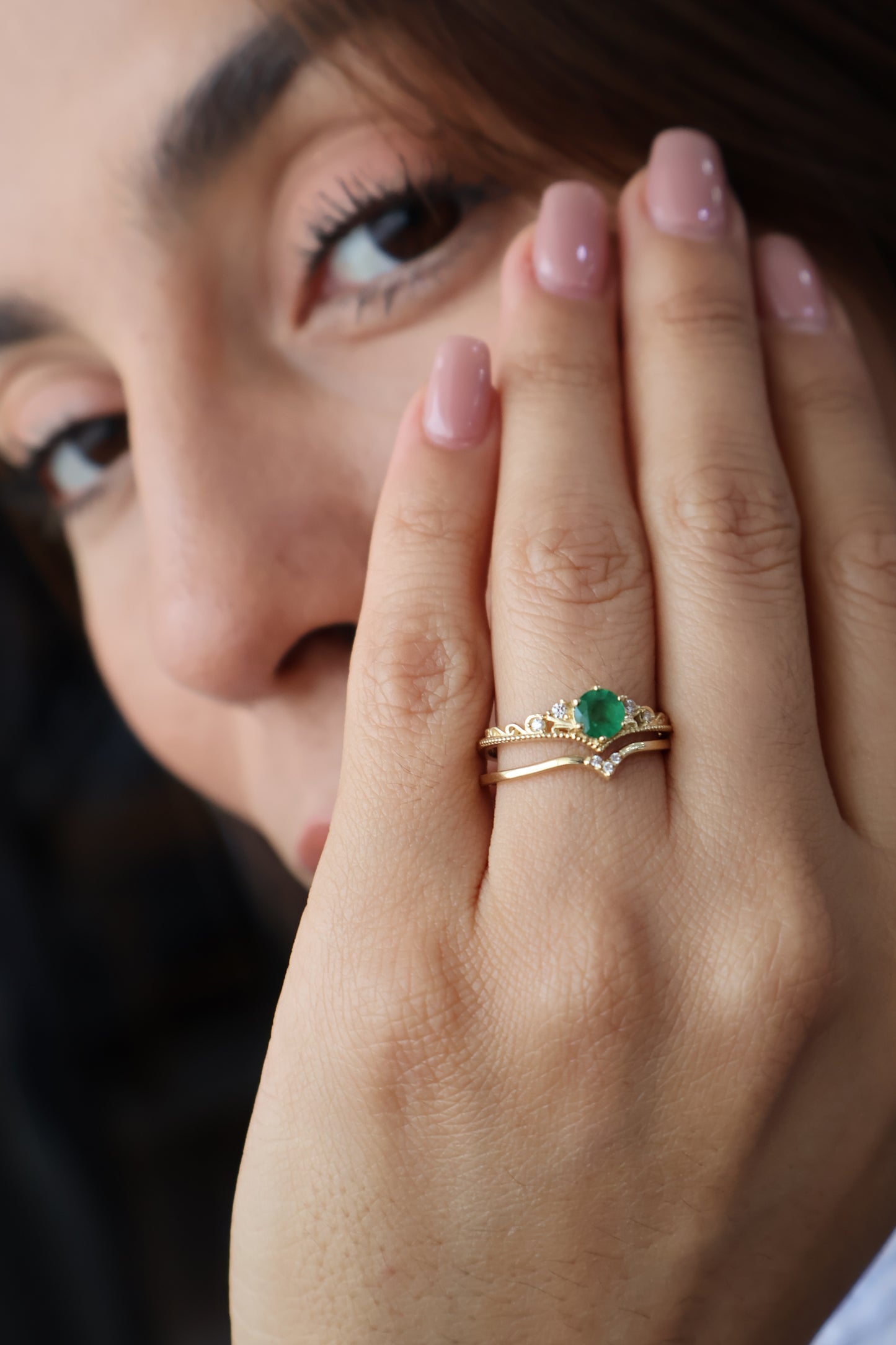 Dúo de Anillos Cleopatra en Oro con Esmeralda y Circonias 0.53 ct