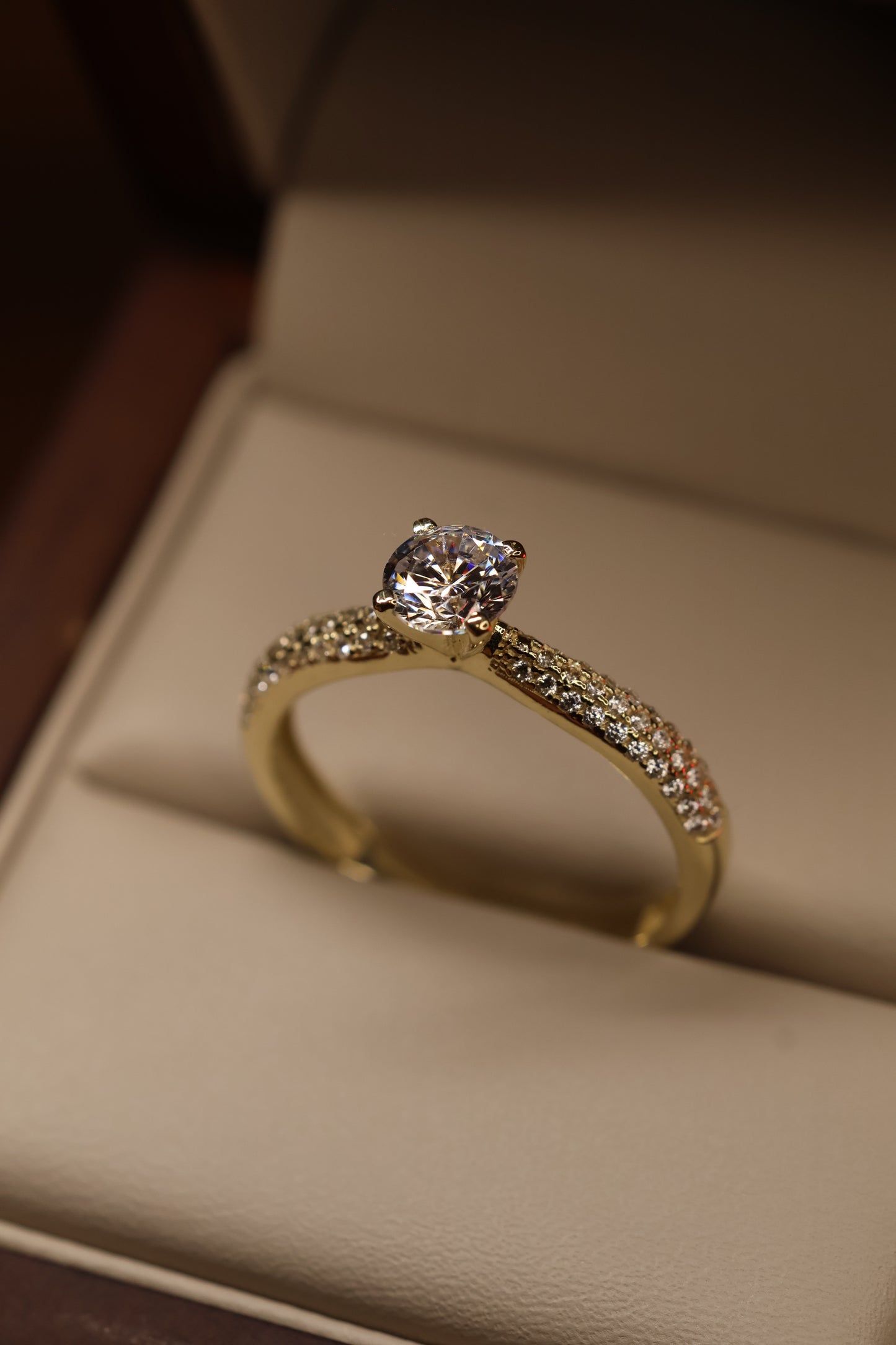 Anillo en Oro Amarillo 10k con Circonia Mod. 15877