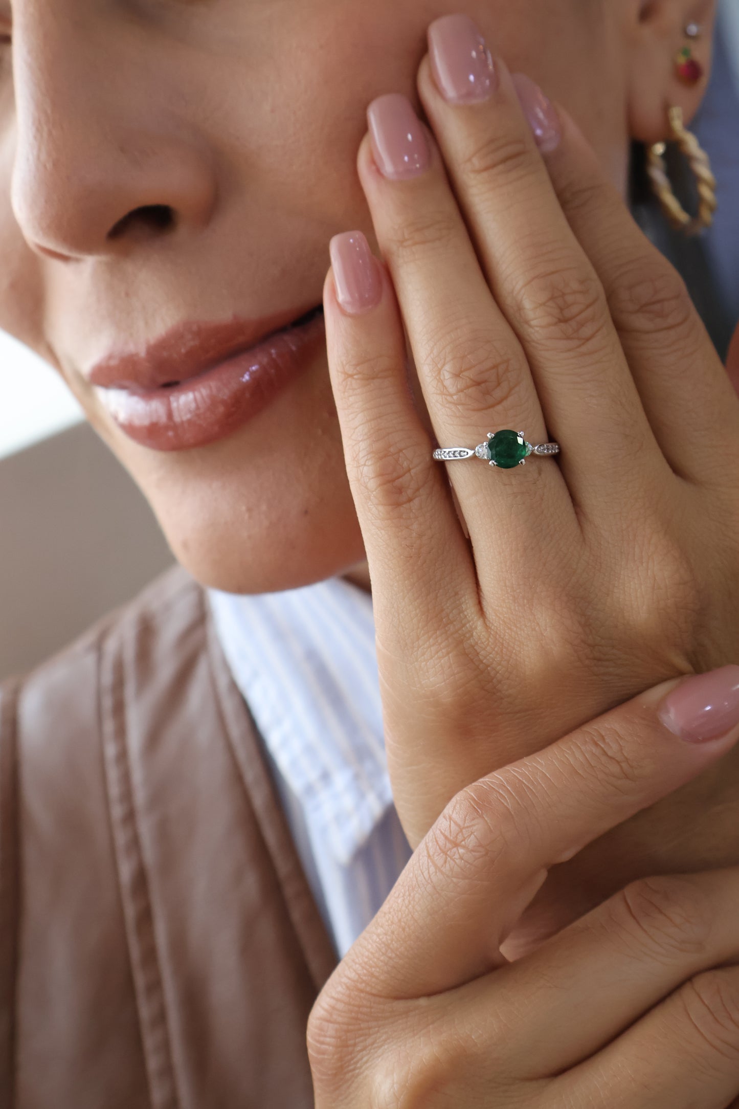 Anillo Aisha en 14k Oro con Esmeralda 0.70ct