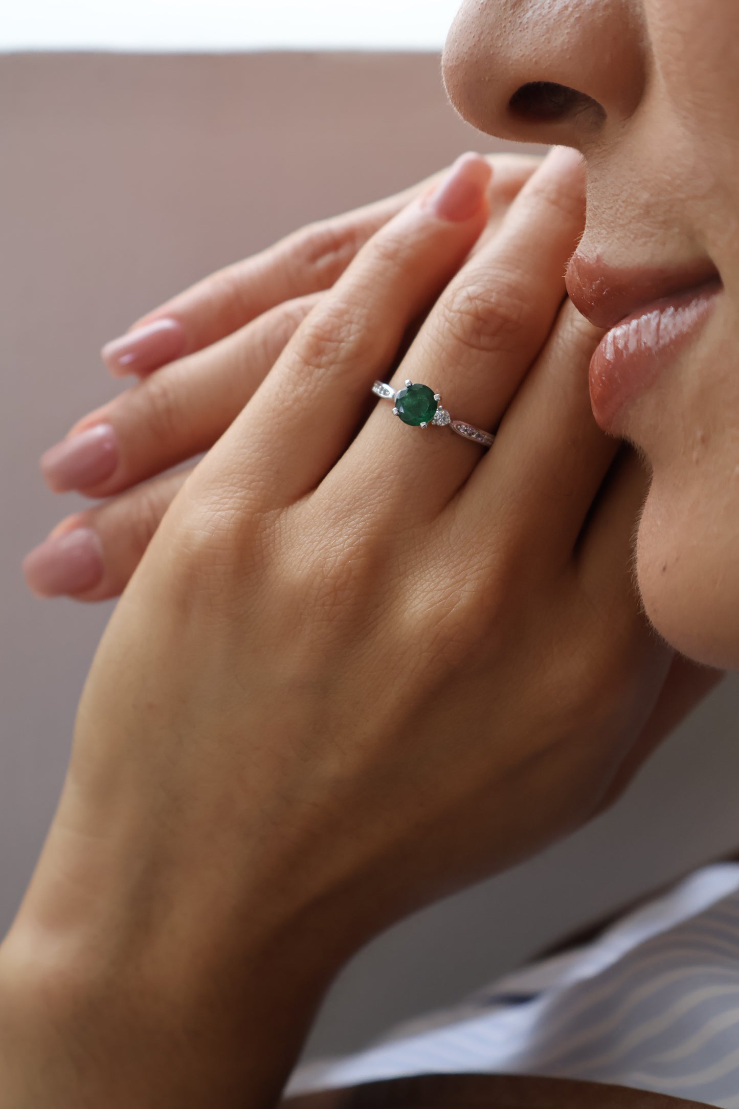 Anillo Aisha en 14k Oro con Esmeralda 0.70ct