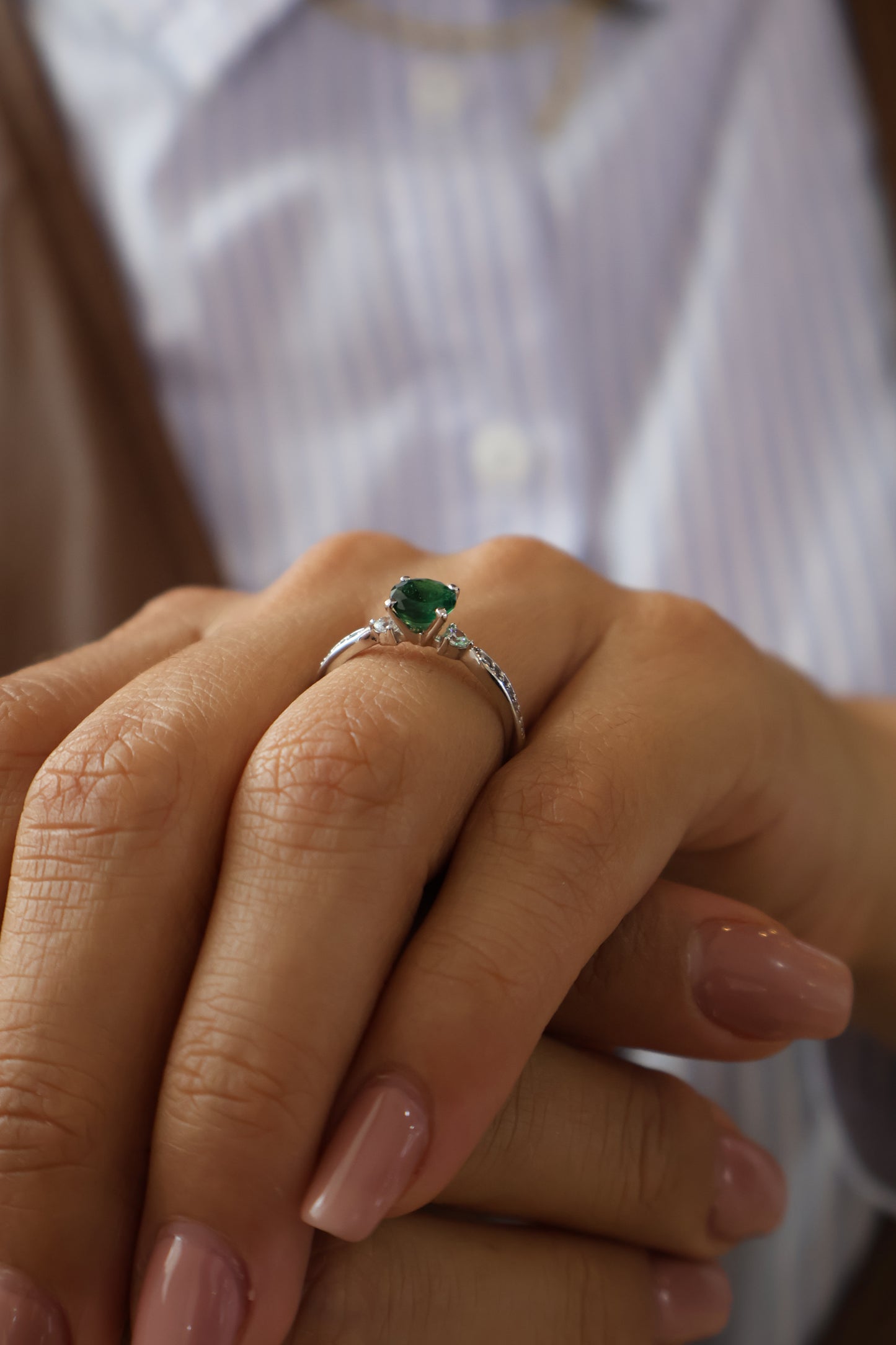 Anillo Aisha en 14k Oro con Esmeralda 0.70ct