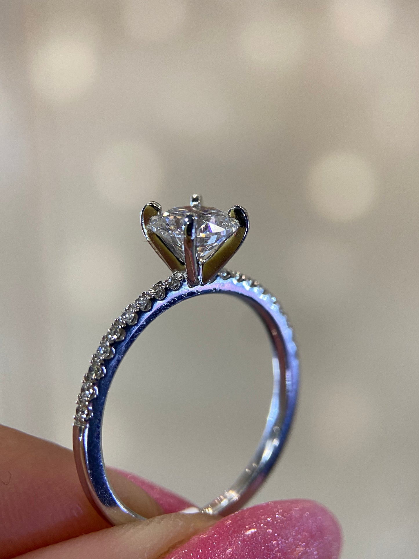 Anillo Caroline en oro 14k blanco con diamante de laboratorio 1.00 ct cod. 15999