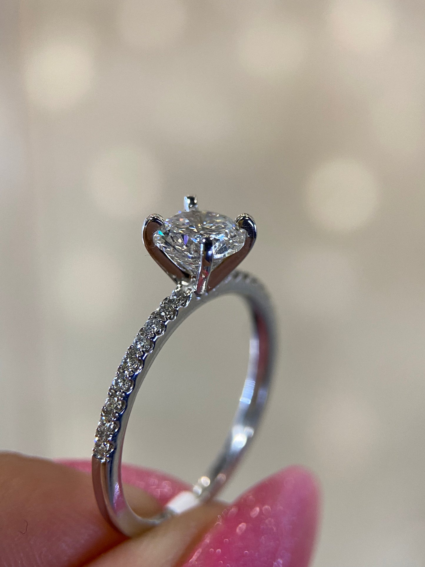 Anillo Caroline en oro 14k blanco con diamante de laboratorio 1.00 ct cod. 15999