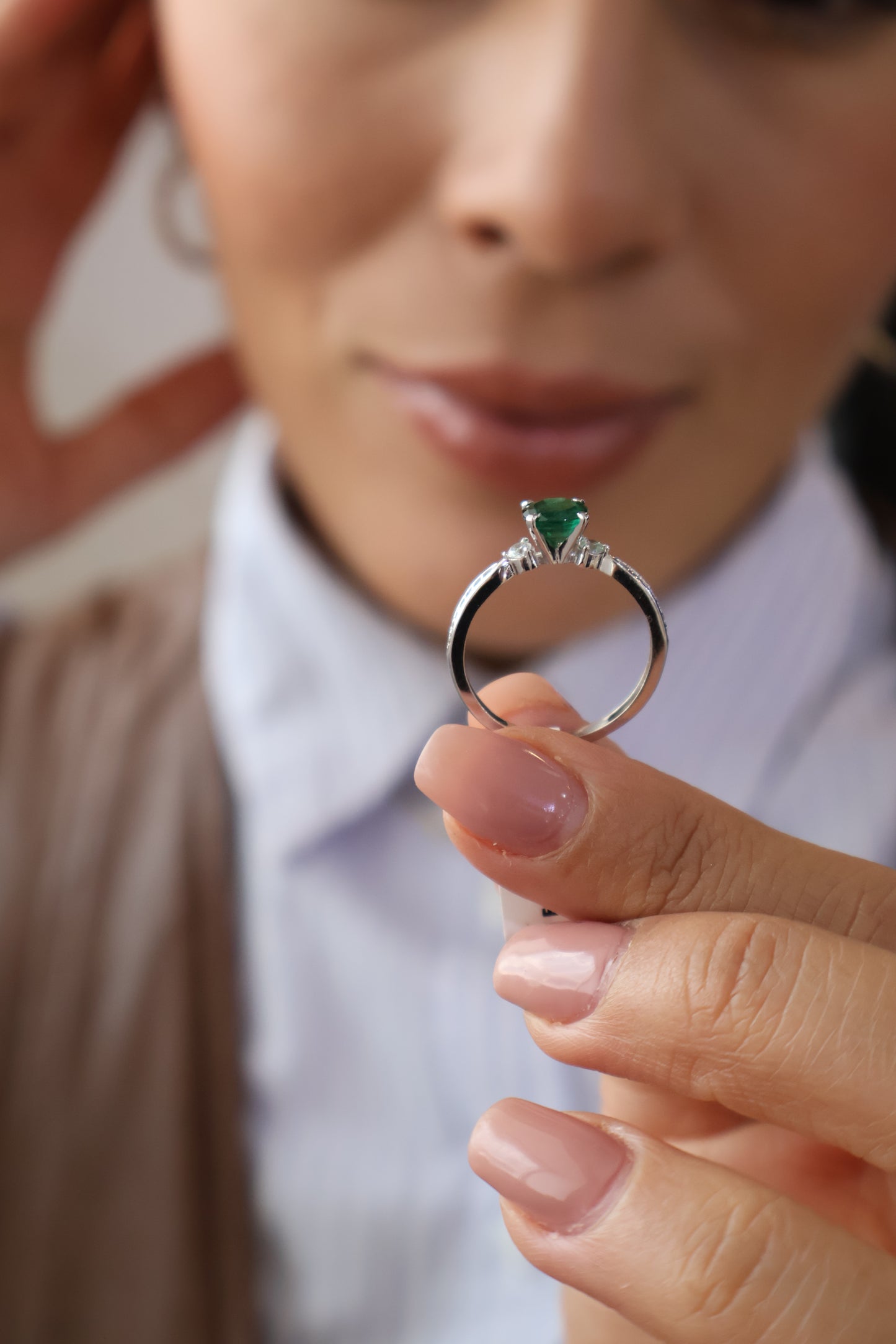 Anillo Aisha en 14k Oro con Esmeralda 0.70ct