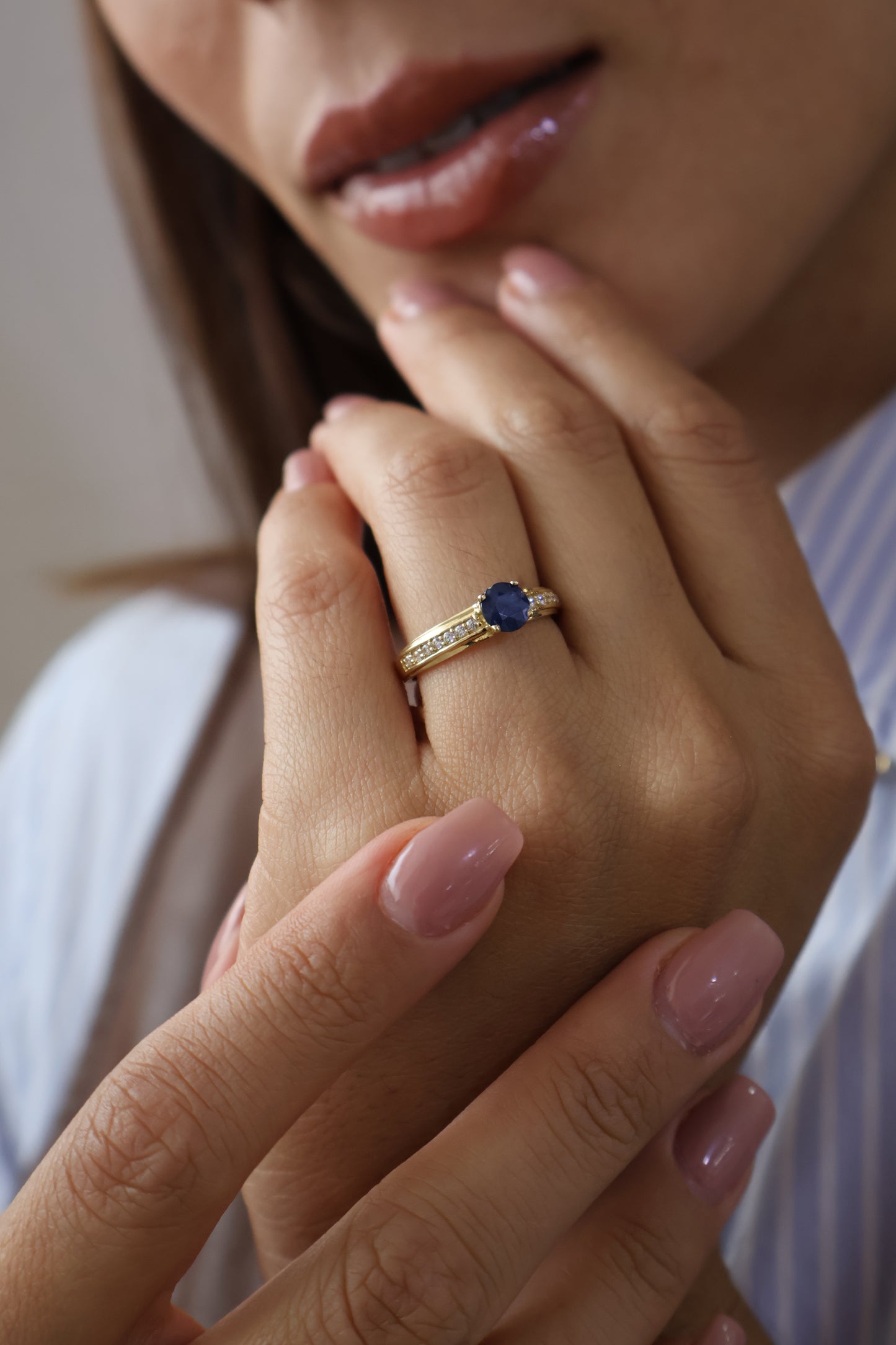 Anillo Joile en Oro Amarillo 14k con Zafiro 0.60 ct