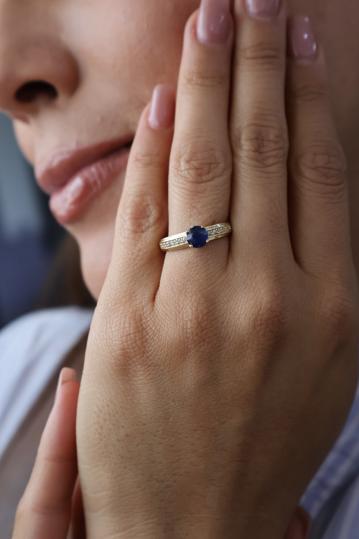 Anillo Joile en Oro Amarillo 14k con Zafiro 0.60 ct