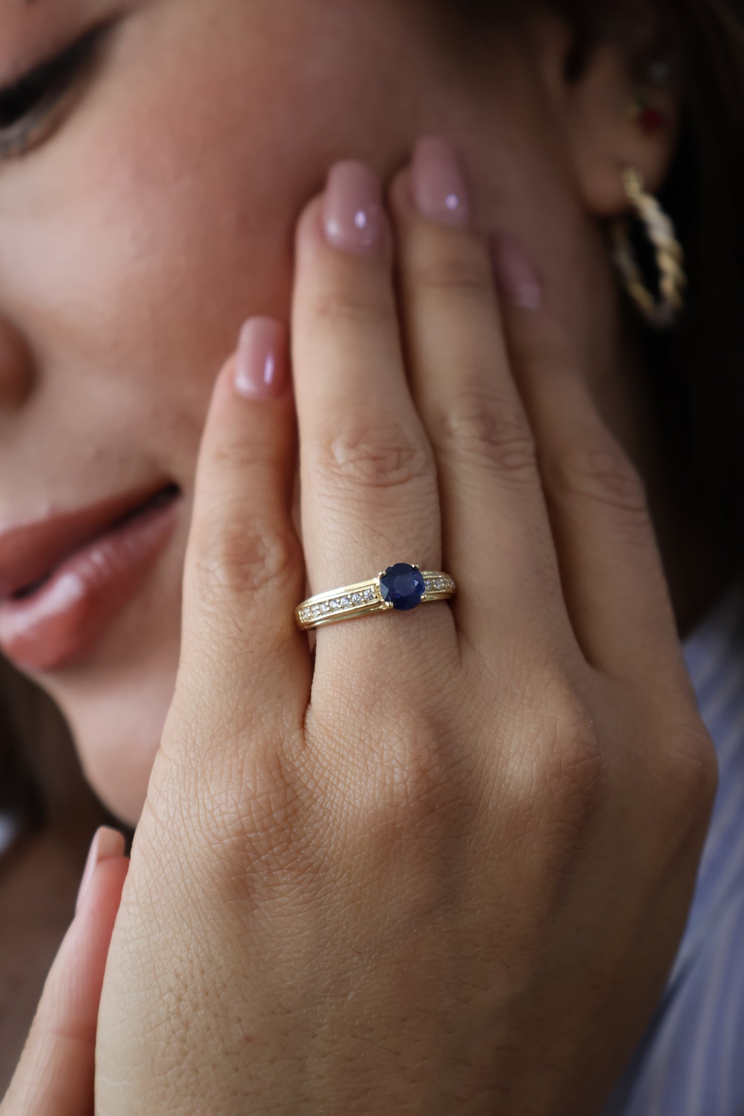 Anillo Joile en Oro Amarillo 14k con Zafiro 0.60 ct