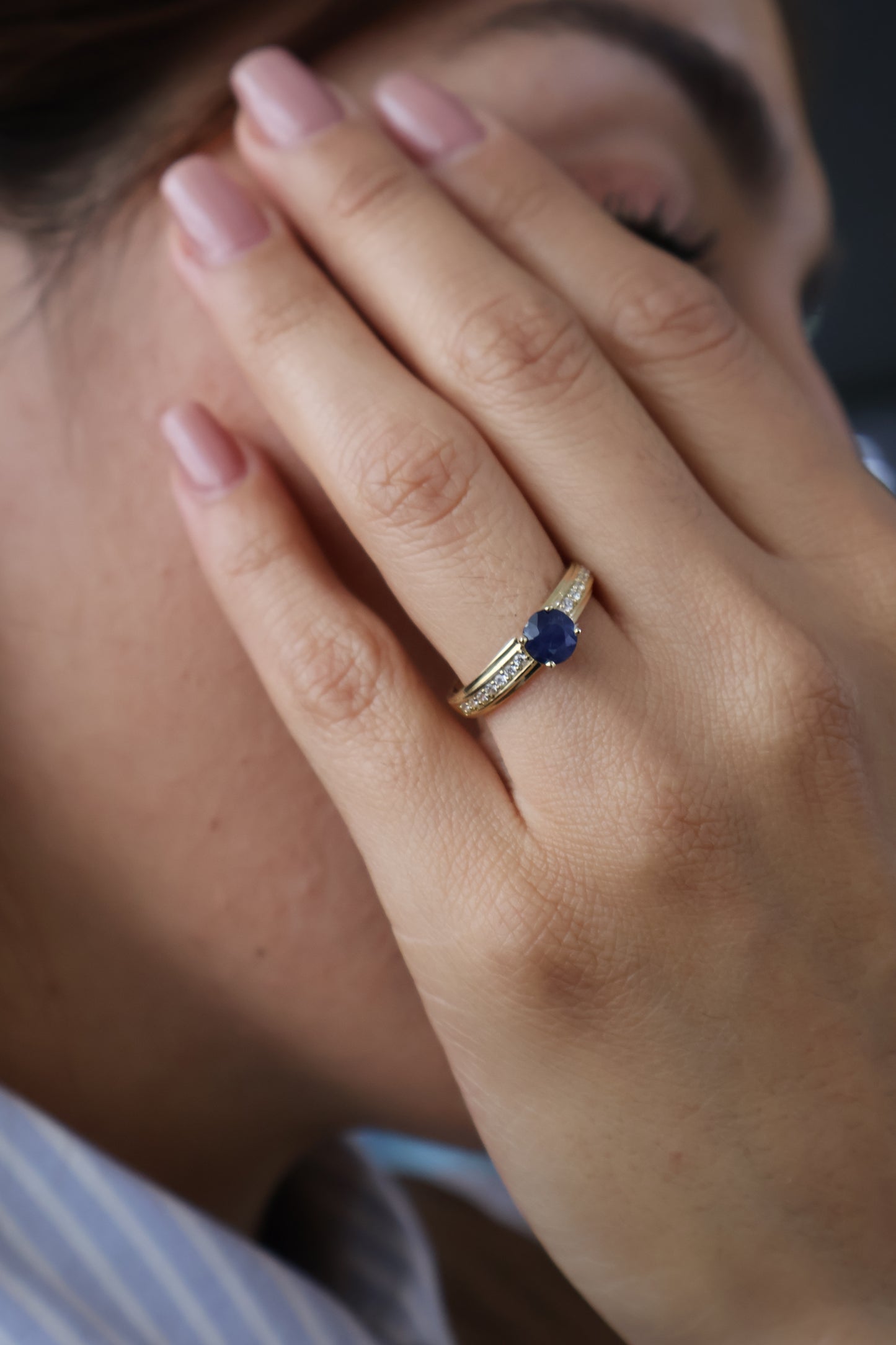 Anillo Joile en Oro Amarillo 14k con Zafiro 0.60 ct