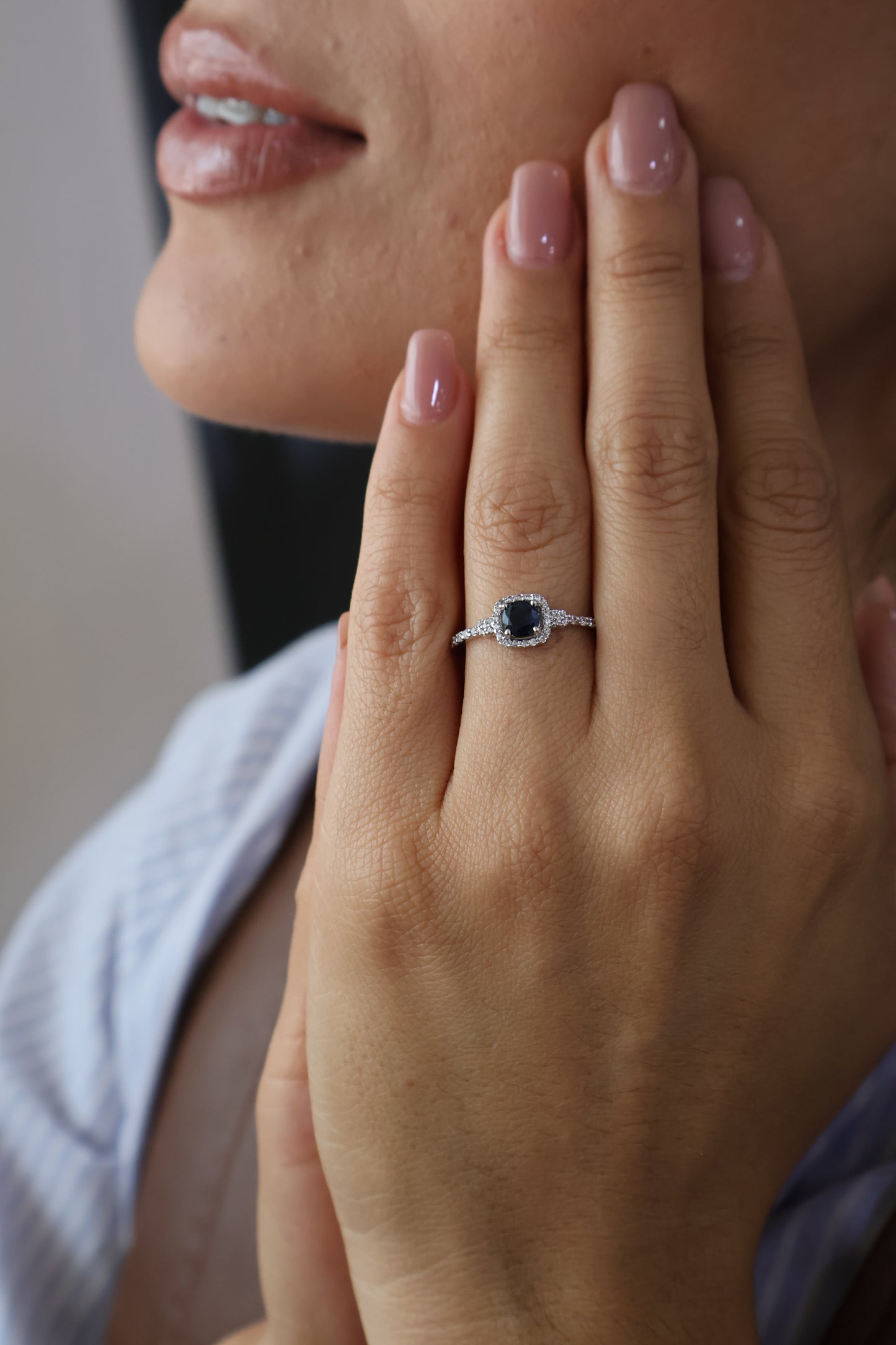 Anillo Alissa en Oro Blanco 14k con Zafiro 0.50 ct