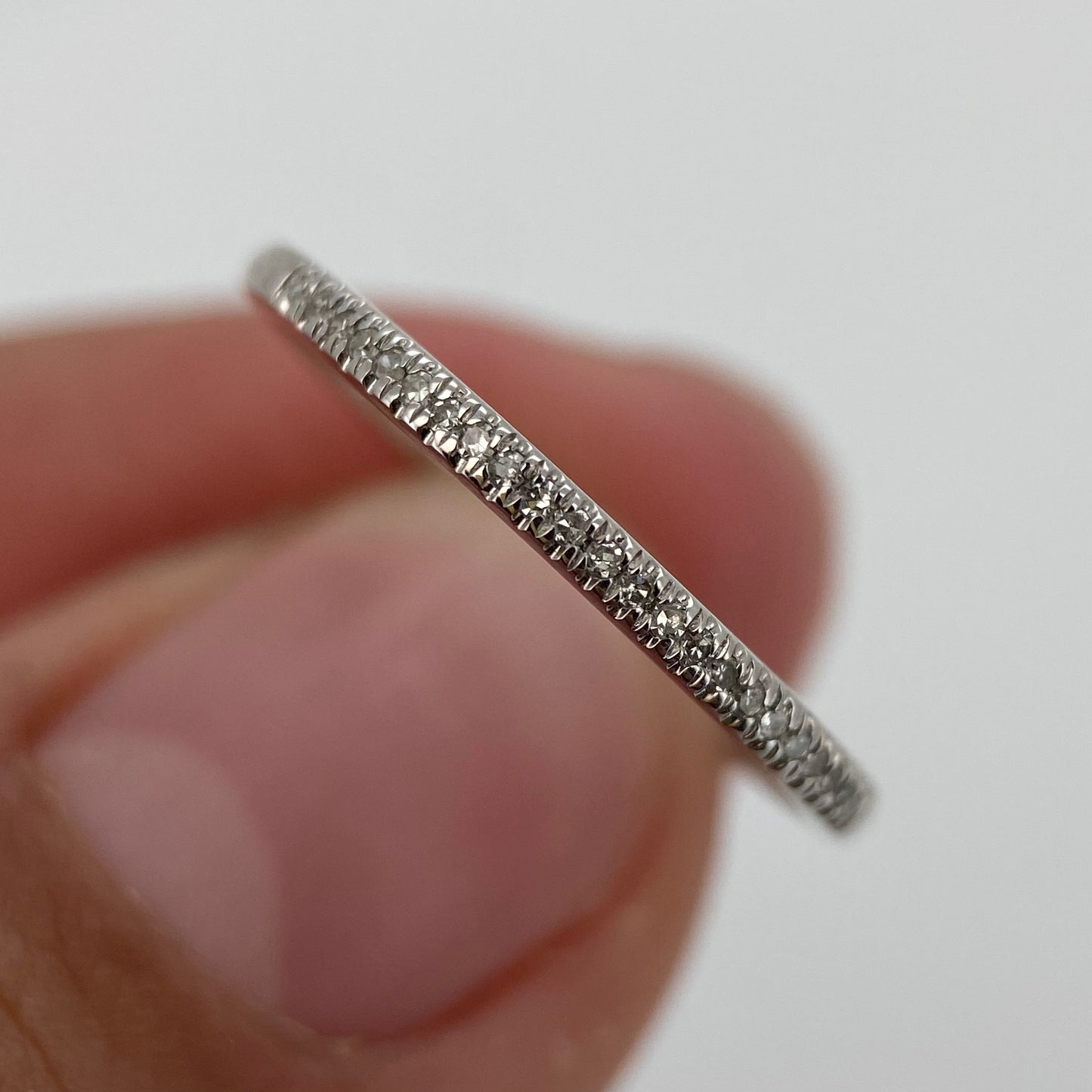 Anillo media churumbela en Oro blanco de 14k con Diamantes Mod: OF1849
