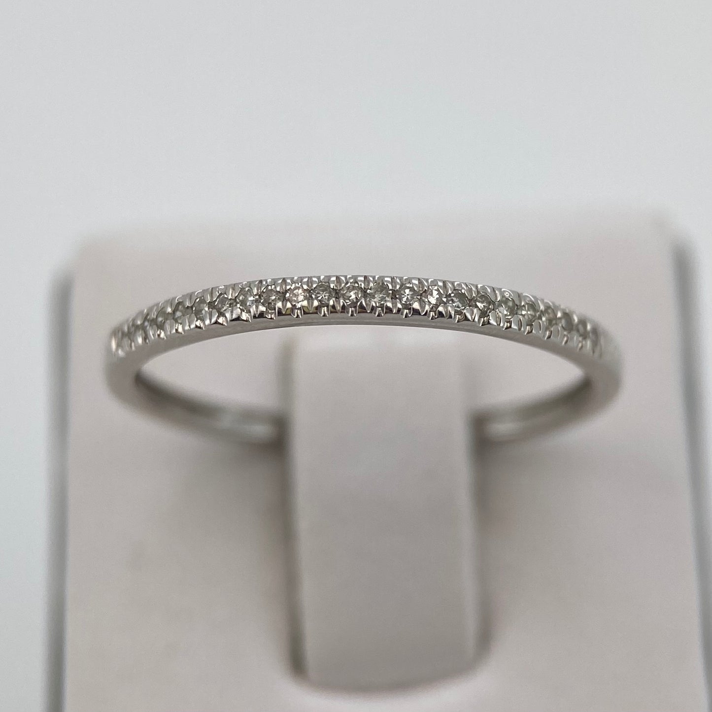 Anillo media churumbela en Oro blanco de 14k con Diamantes Mod: OF1849
