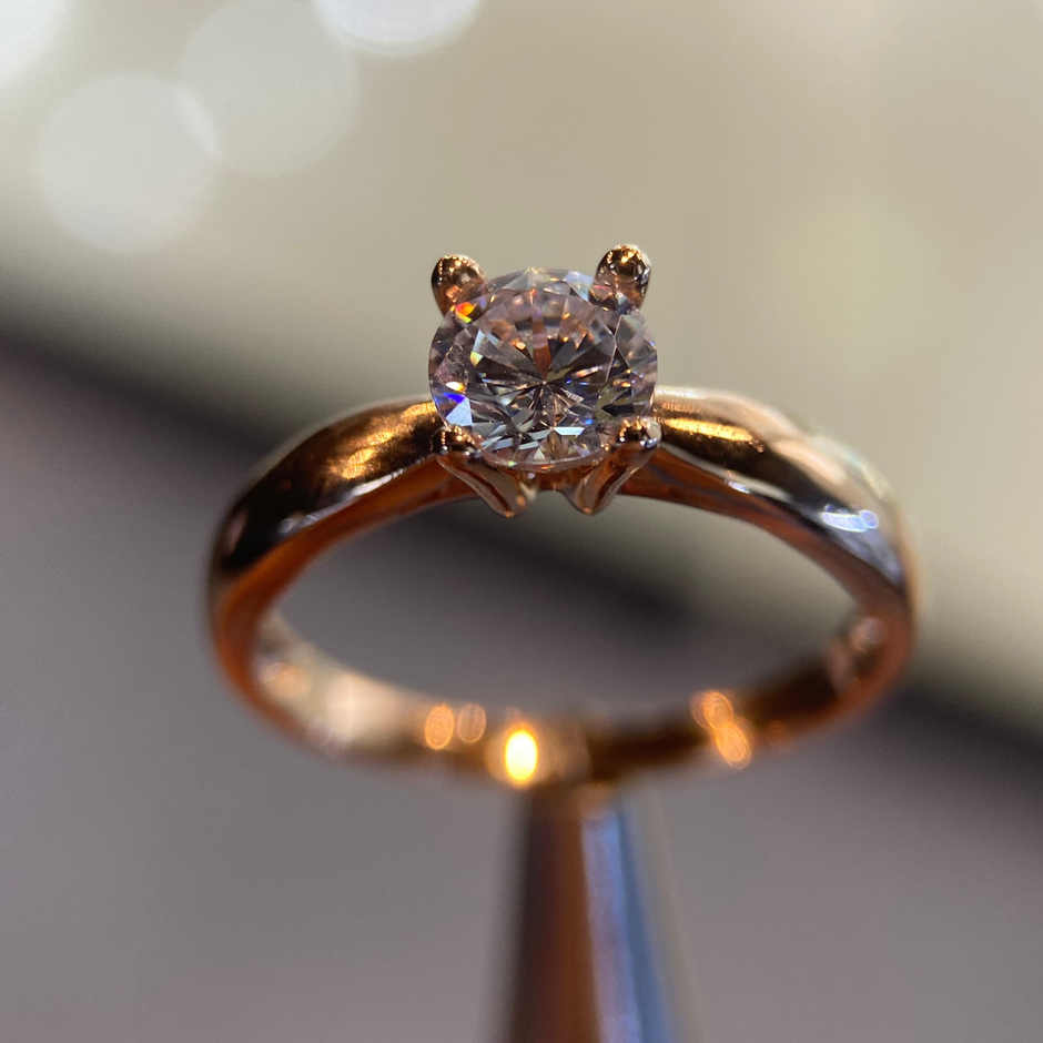 Anillo de compromiso en oro