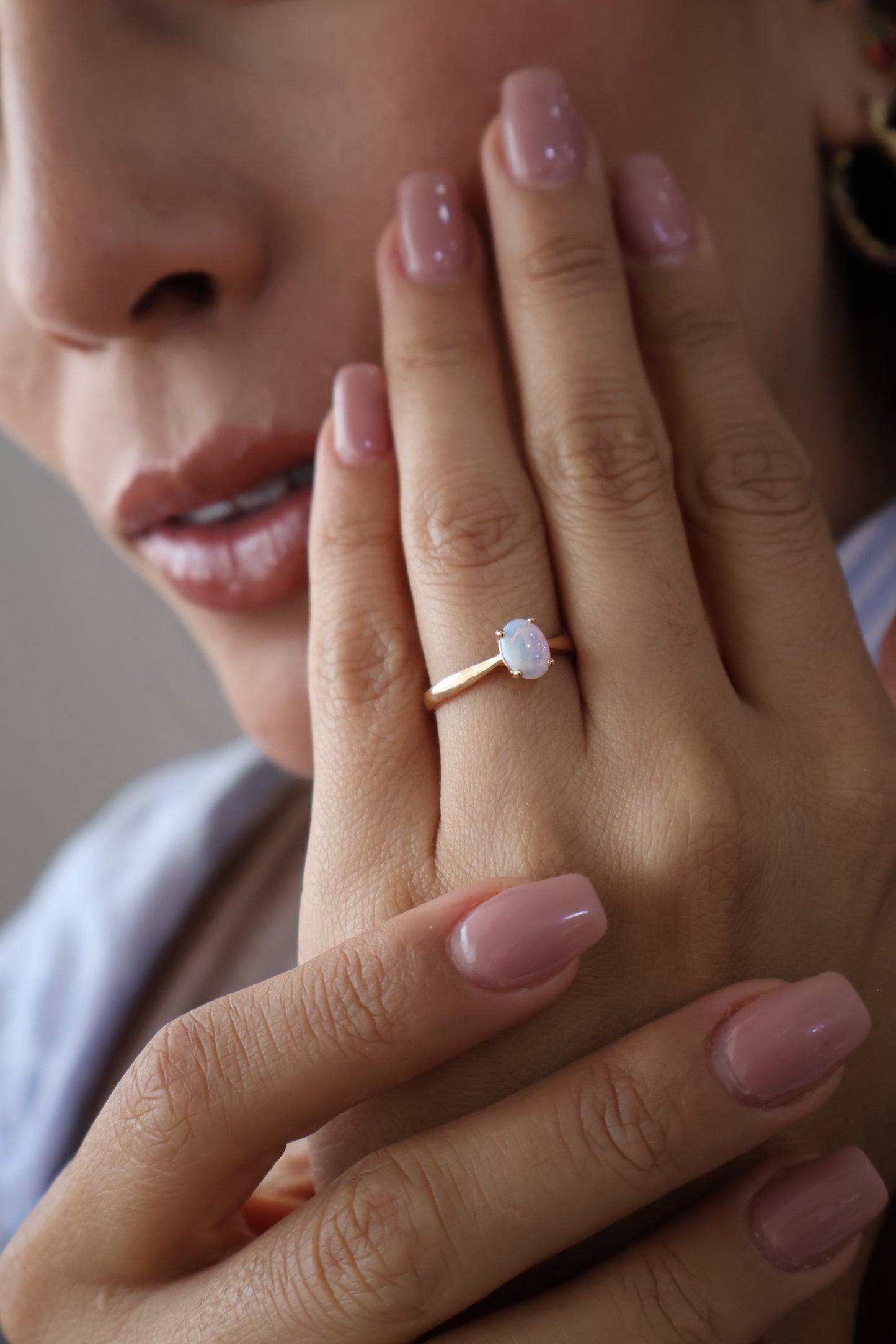 Anillo Rose en Oro Rosa 14k con Opalo 0.70 ct