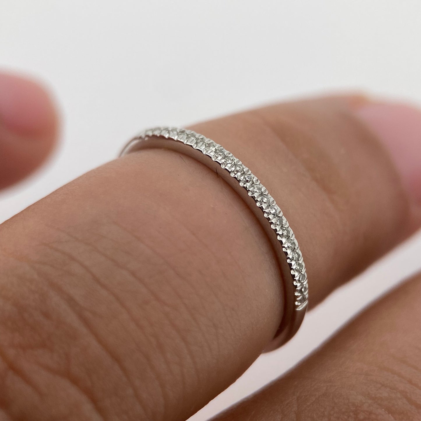 Anillo media churumbela en Oro blanco de 14k con Diamantes Mod: OF1849