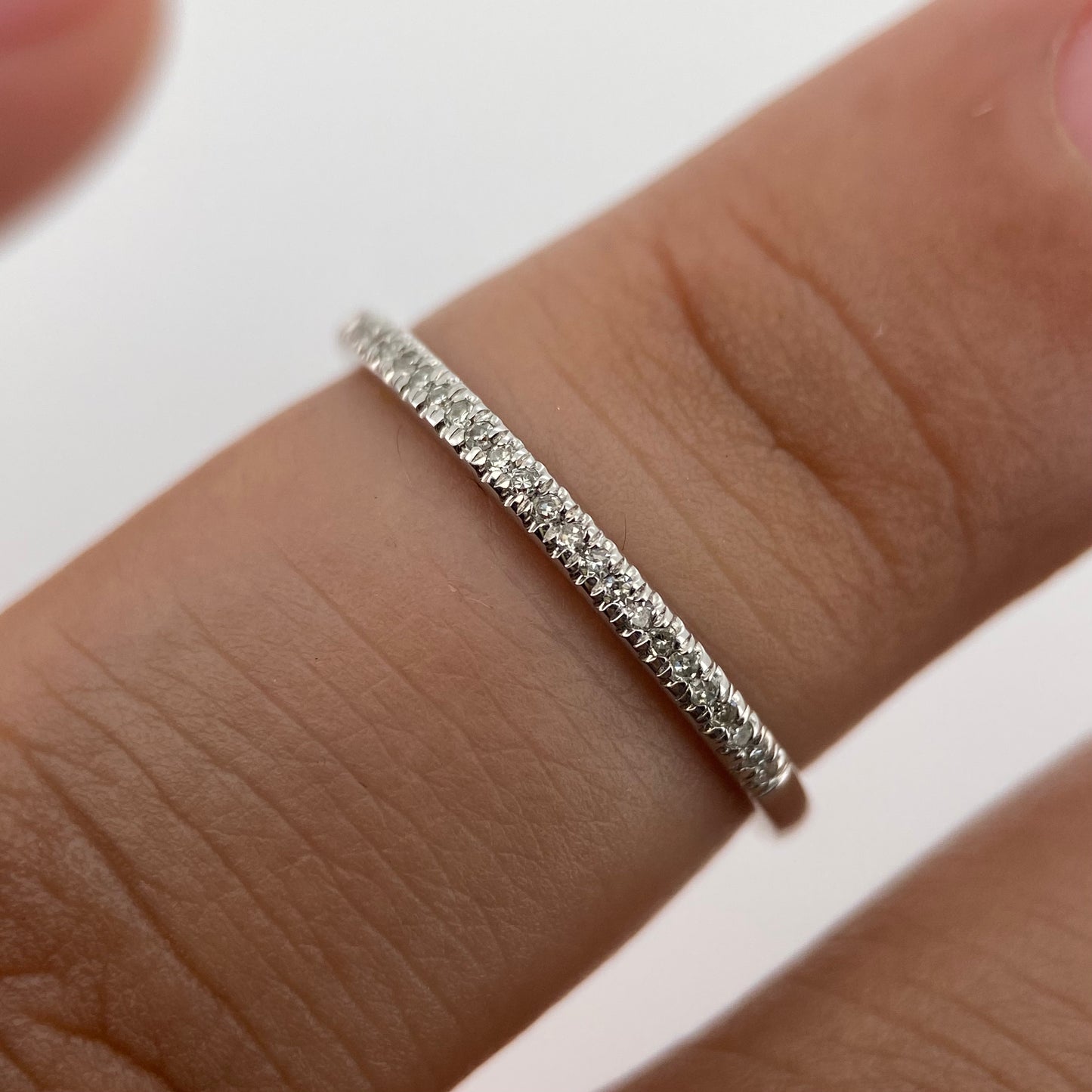 Anillo media churumbela en Oro blanco de 14k con Diamantes Mod: OF1849