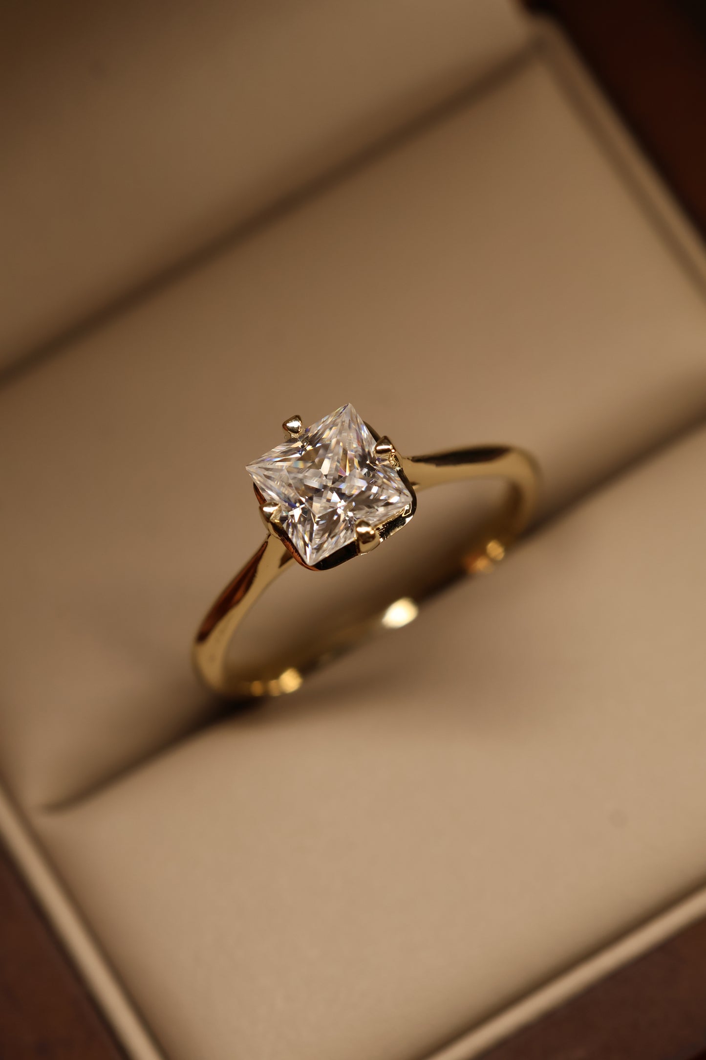 Anillo Isadora en Oro Amarillo 14k 1.2cts con Moissanita GRA Modelo 15351