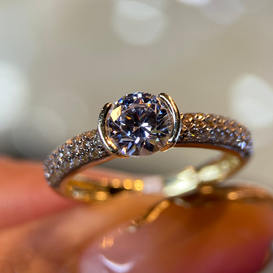 Anillo de compromiso en oro