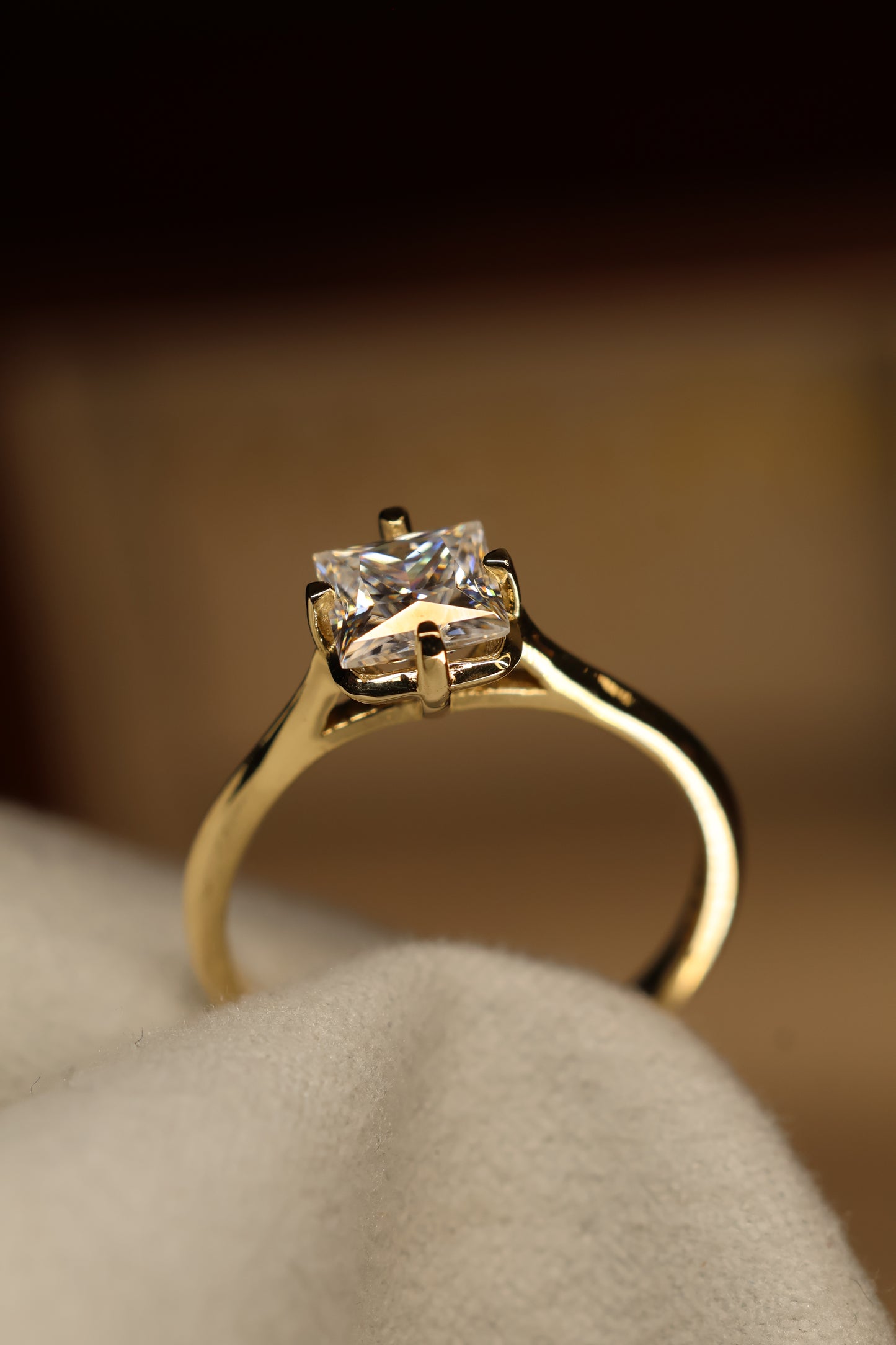 Anillo Isadora en Oro Amarillo 14k 1.2cts con Moissanita GRA Modelo 15351