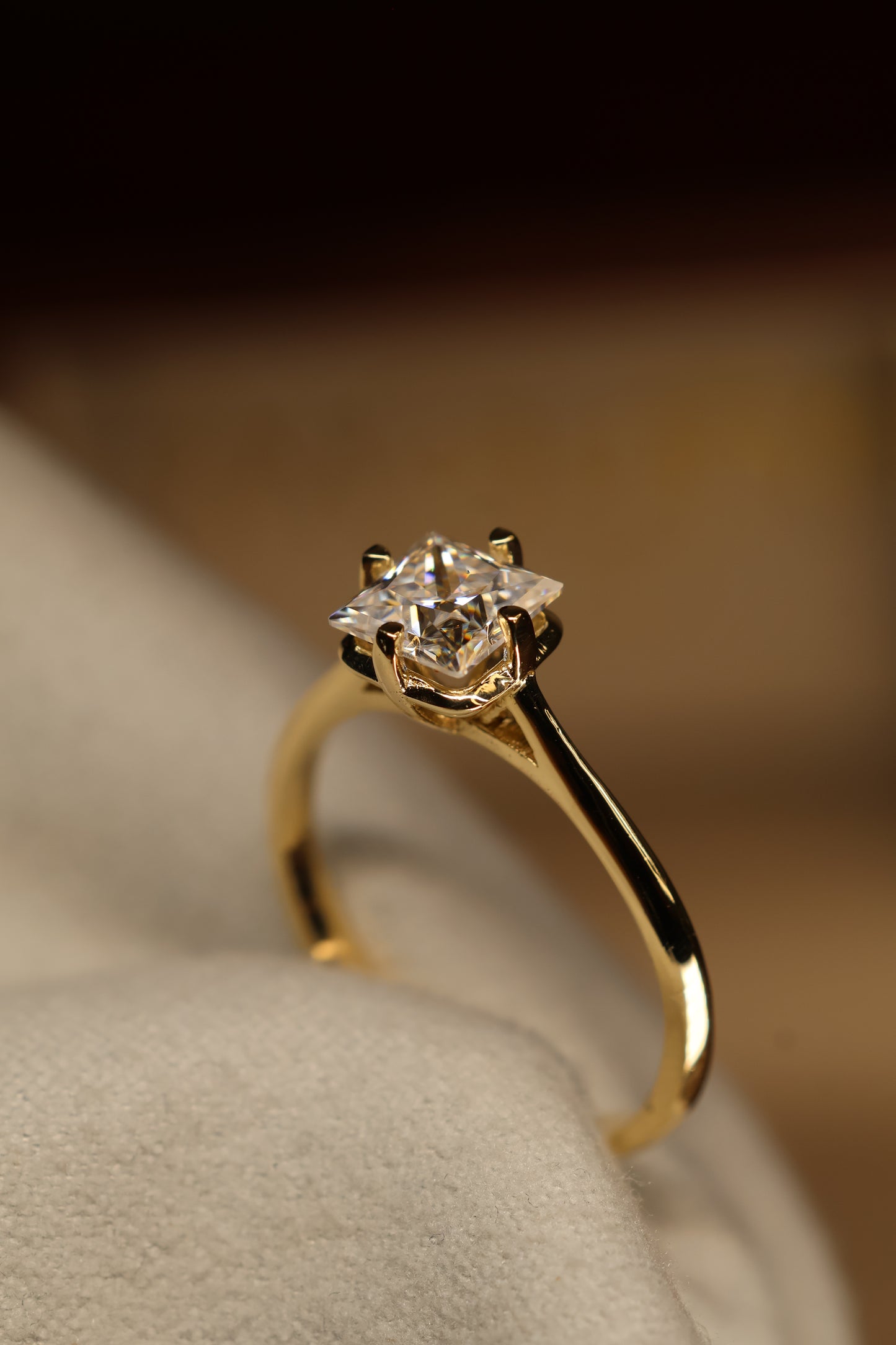 Anillo Isadora en Oro Amarillo 14k 1.2cts con Moissanita GRA Modelo 15351