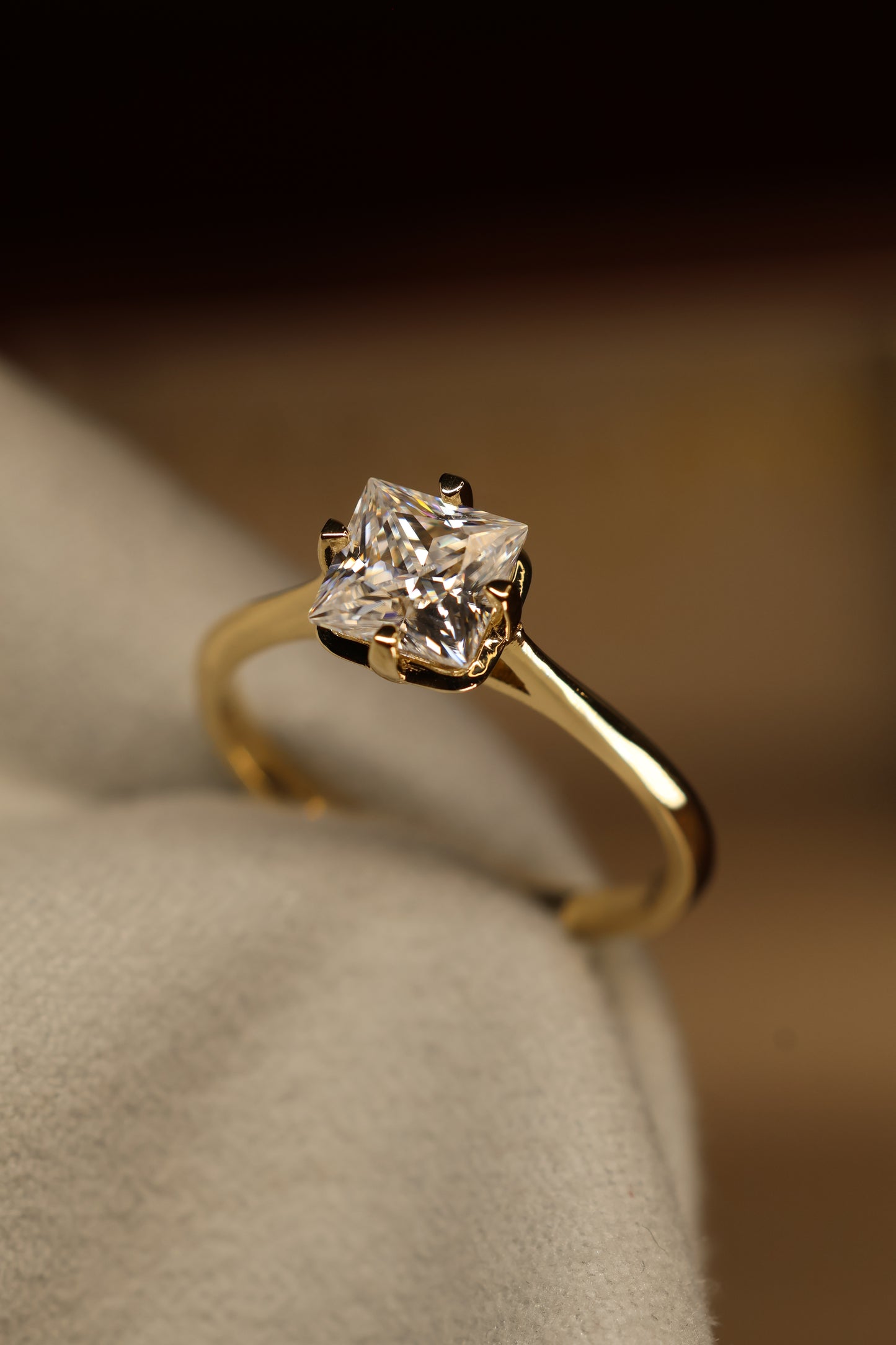 Anillo Isadora en Oro Amarillo 14k 1.2cts con Moissanita GRA Modelo 15351