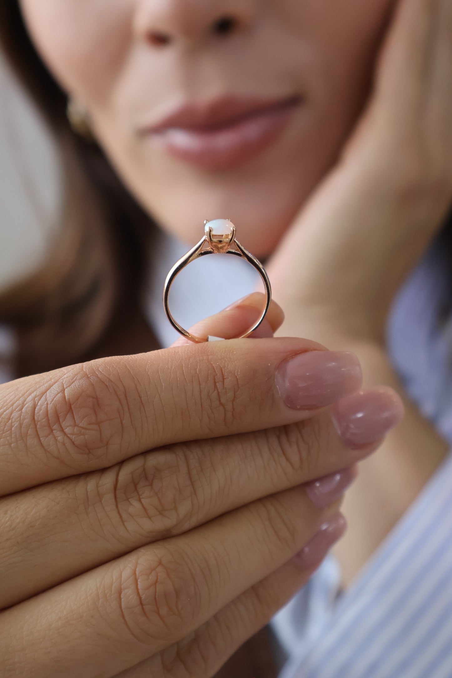 Anillo Rose en Oro Rosa 14k con Opalo 0.70 ct