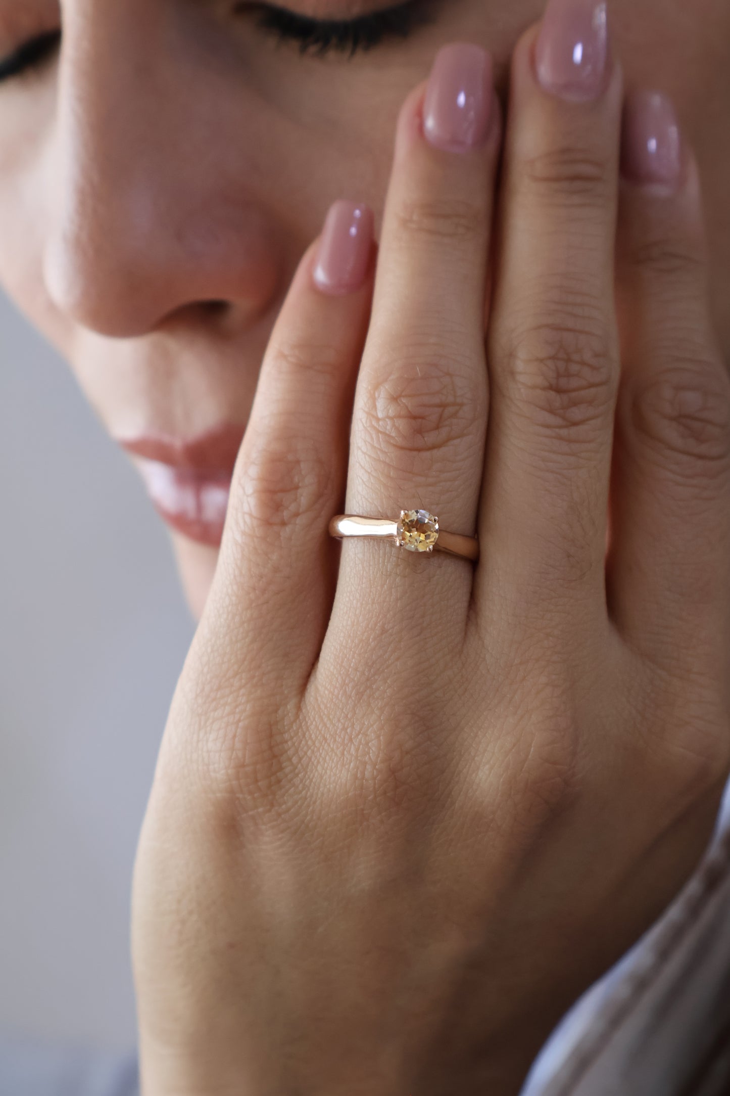 Anillo Penelope en Oro Rosa 14k con Topacio 0.50 ct