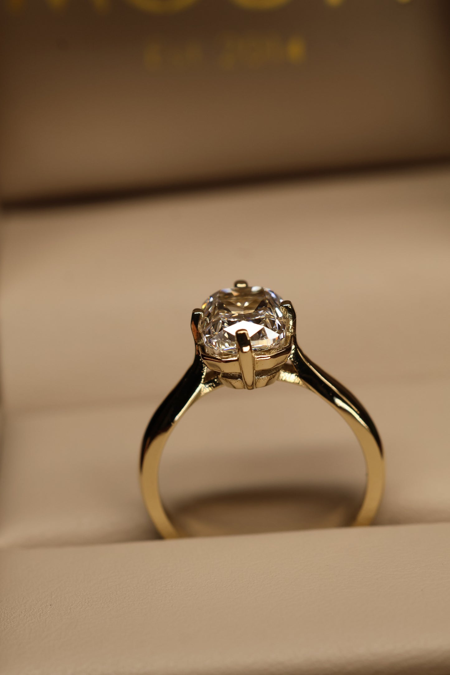 Anillo Arabella Amarillo 14K con Diamante de Laboratorio de 2.58ct | IGI