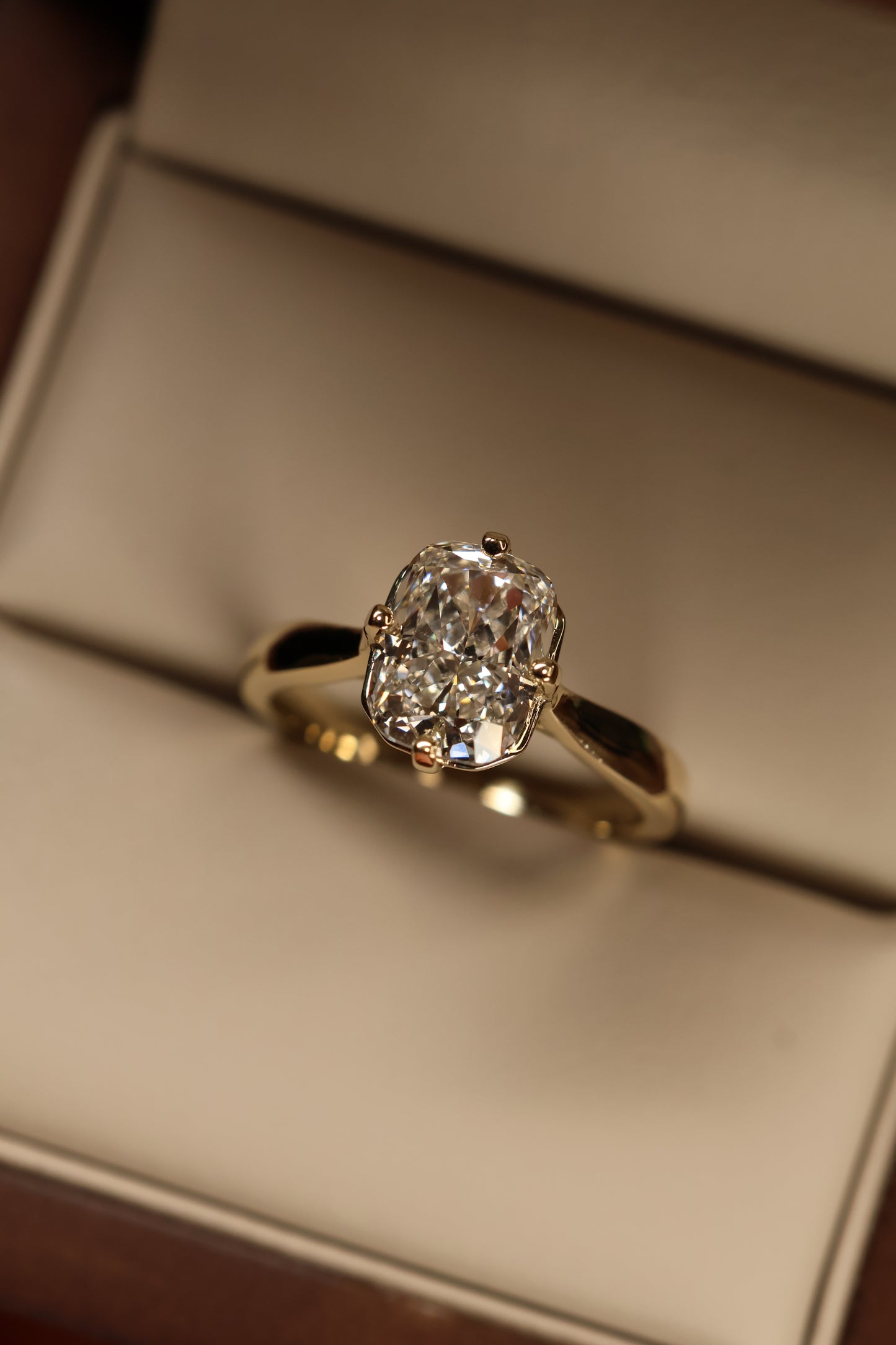 Anillo Arabella Amarillo 14K con Diamante de Laboratorio de 2.58ct | IGI