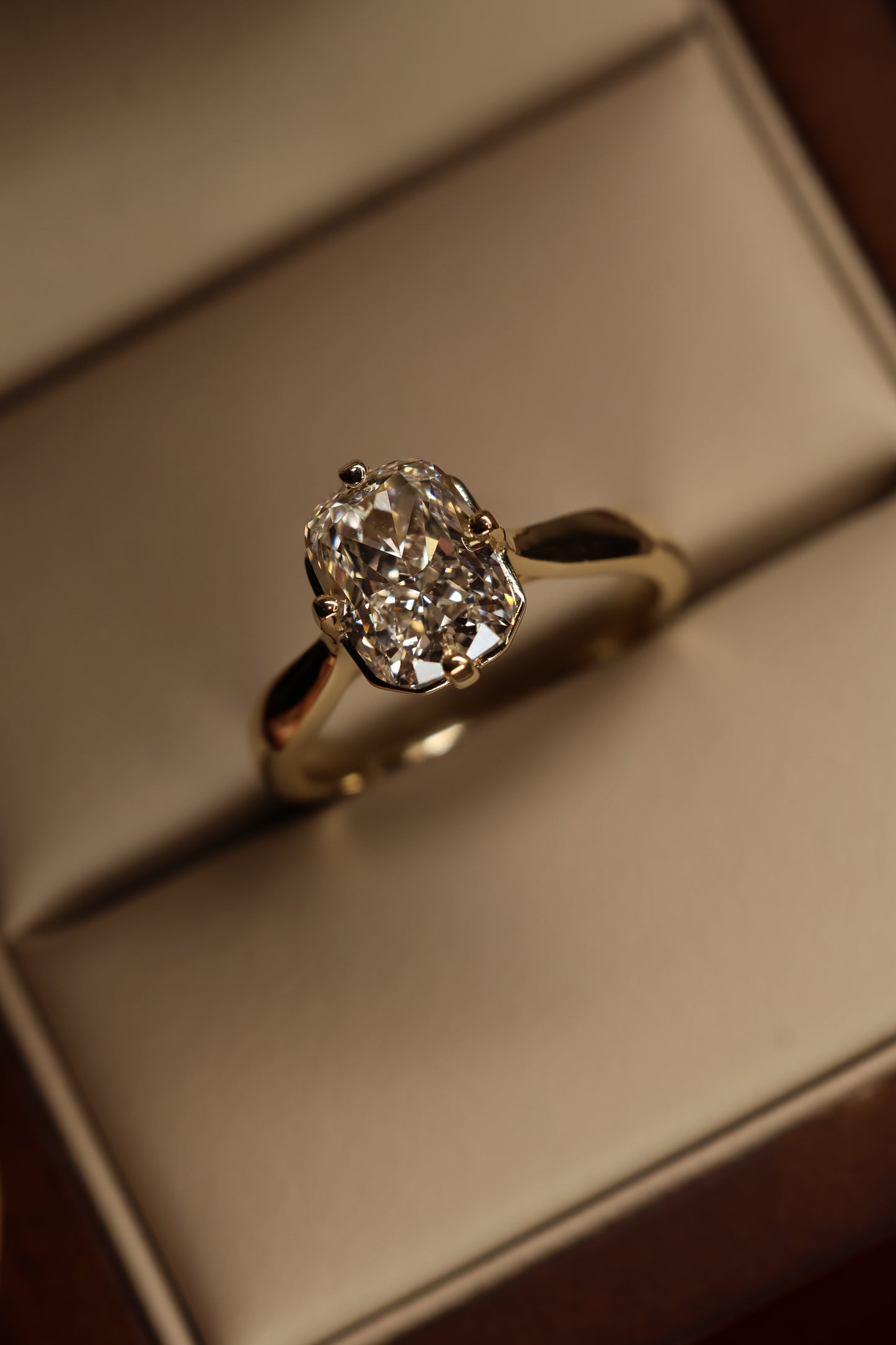 Anillo Arabella Amarillo 14K con Diamante de Laboratorio de 2.58ct | IGI