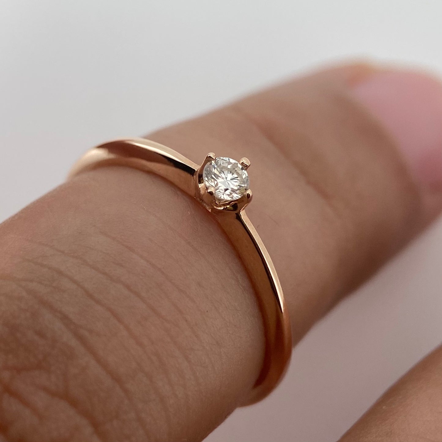 Anillo en Oro Rosa de 14k con Diamante Mod: OF1740