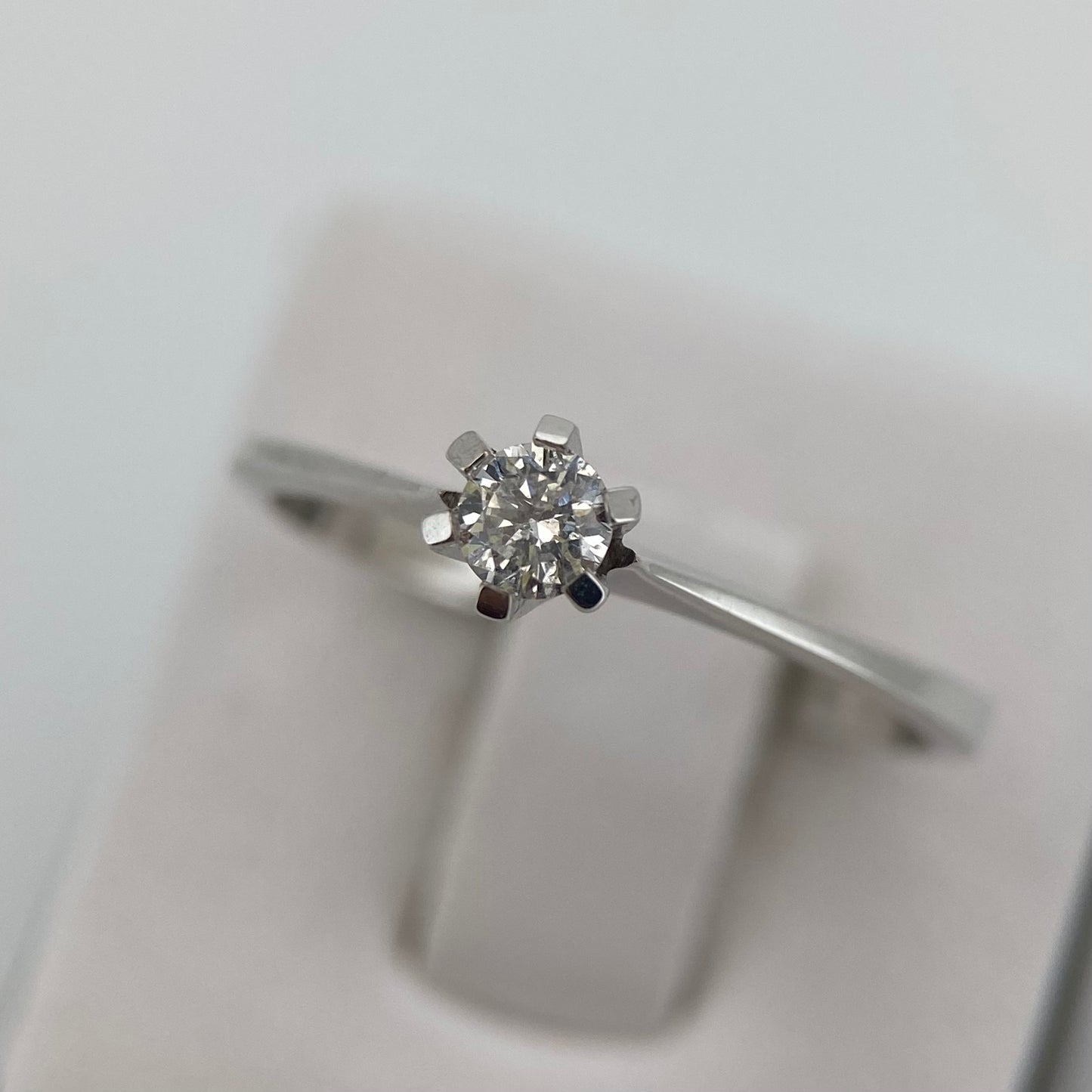 Anillo en Oro blanco de 14k con Diamante Mod: OF1886