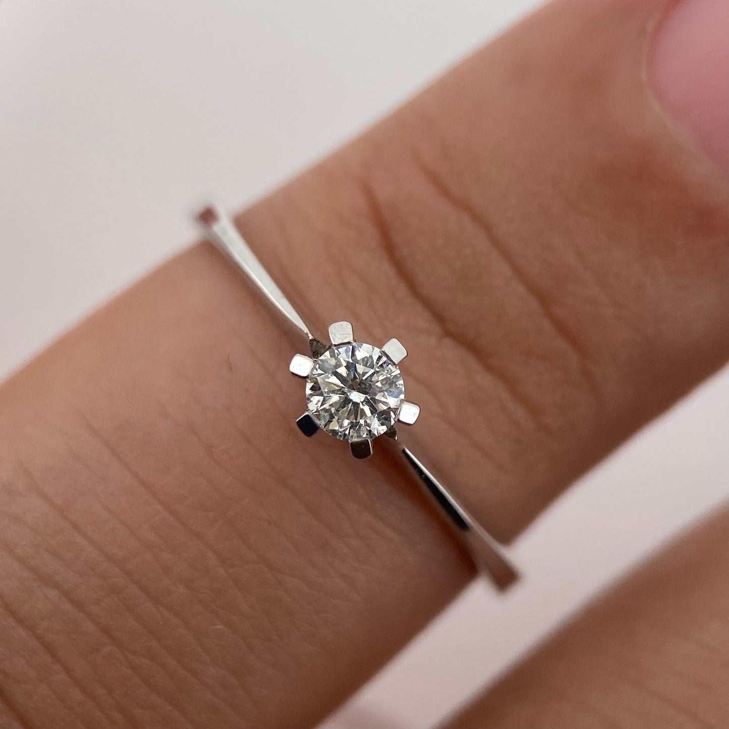 Anillo en Oro blanco de 14k con Diamante Mod: OF1886