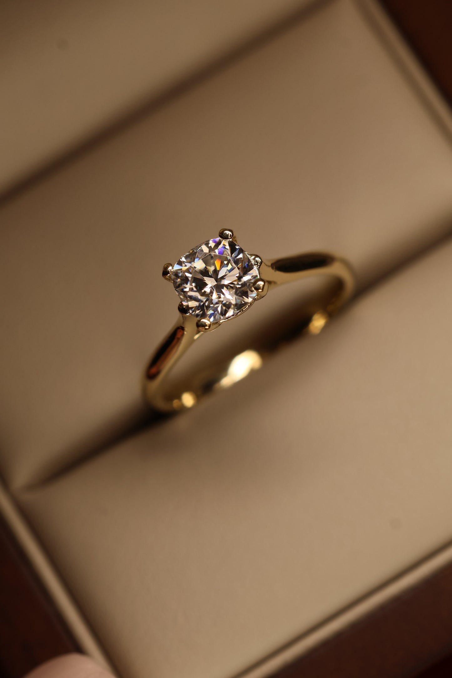 Anillo Estelle en Oro Amarillo 14k 1.0cts con Moissanita GRA Modelo 15353