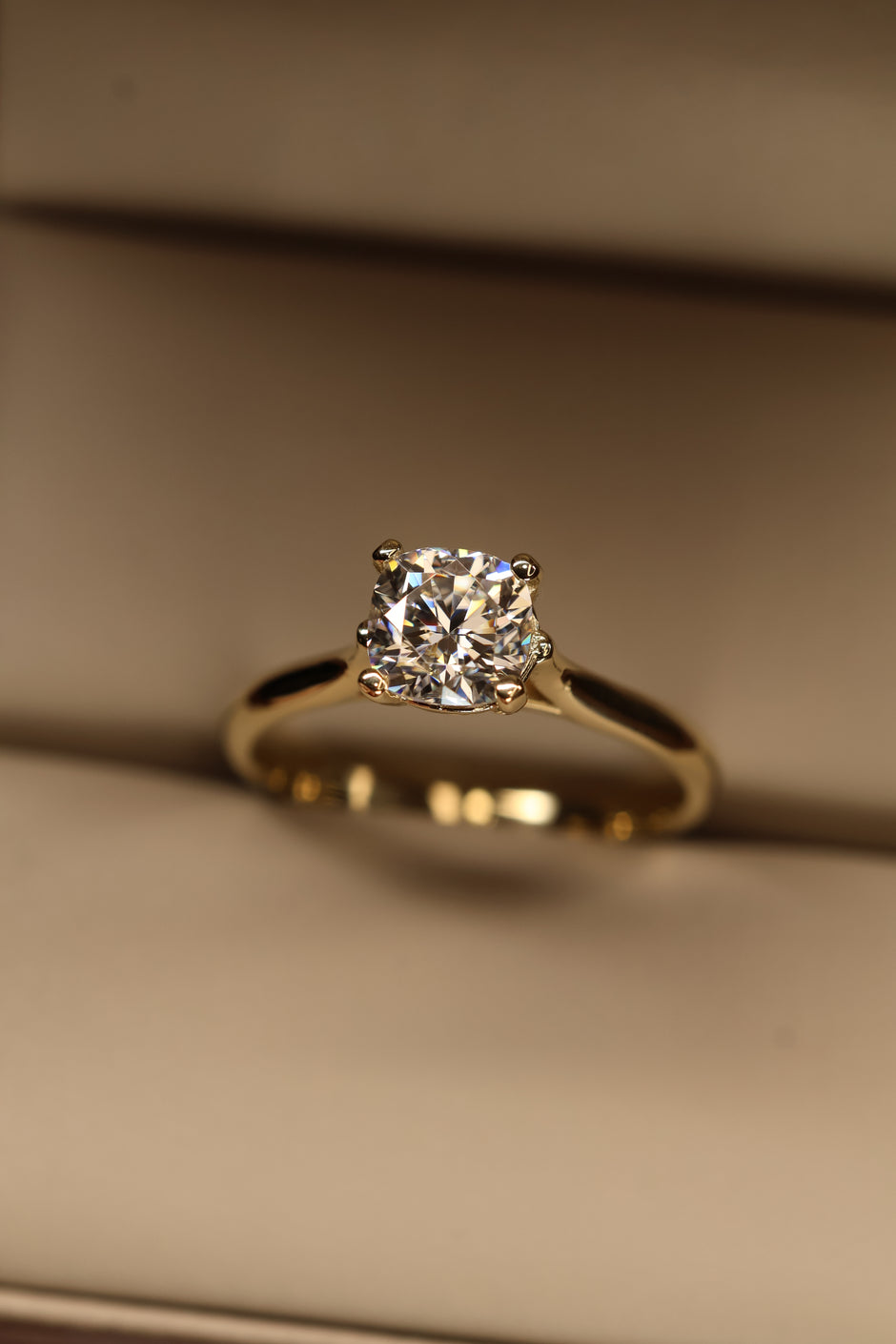 Anillo de compromiso en oro