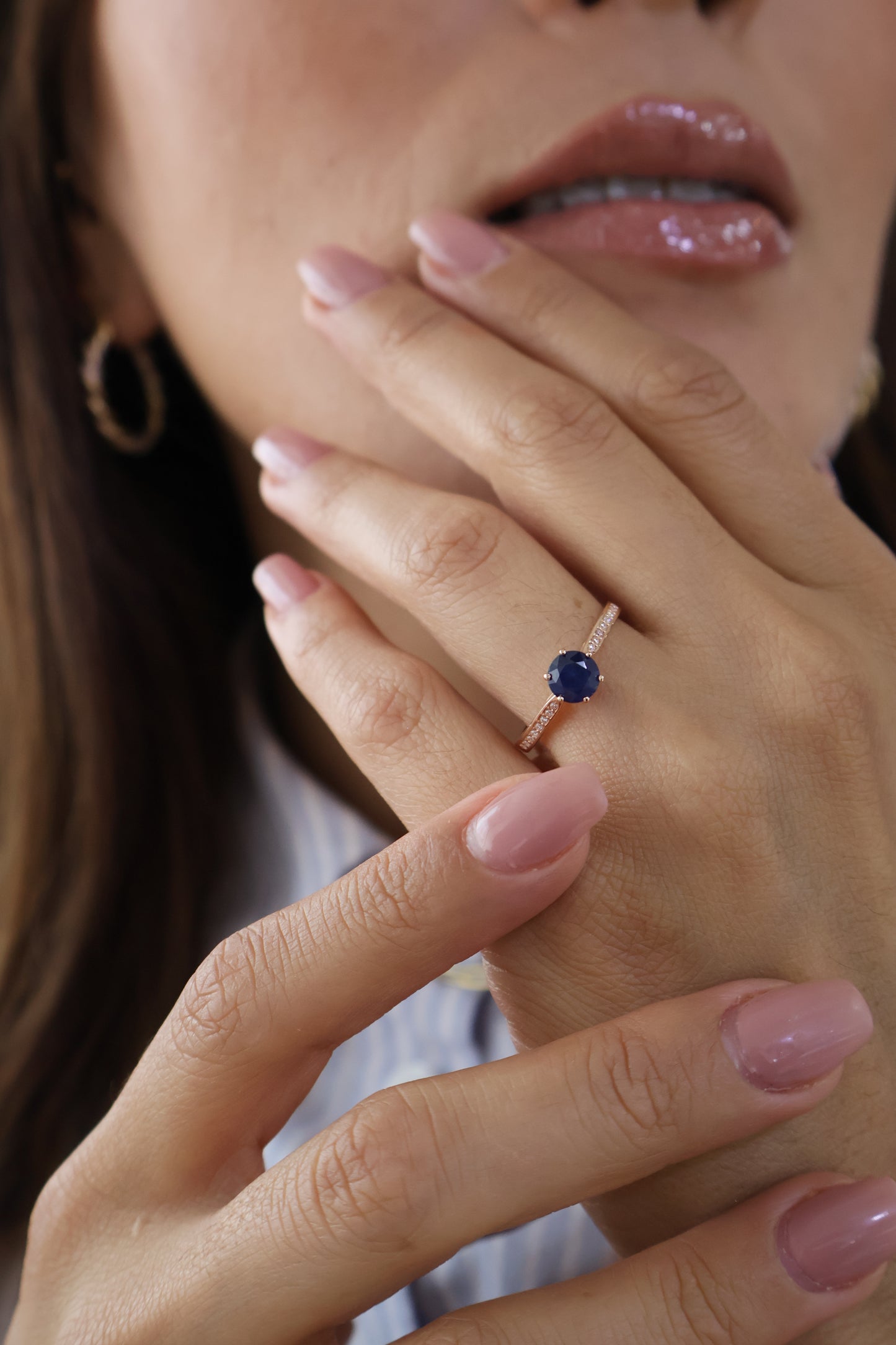 Anillo Anastasia en Oro Rosa 14k con Zafiro 0.80 ct