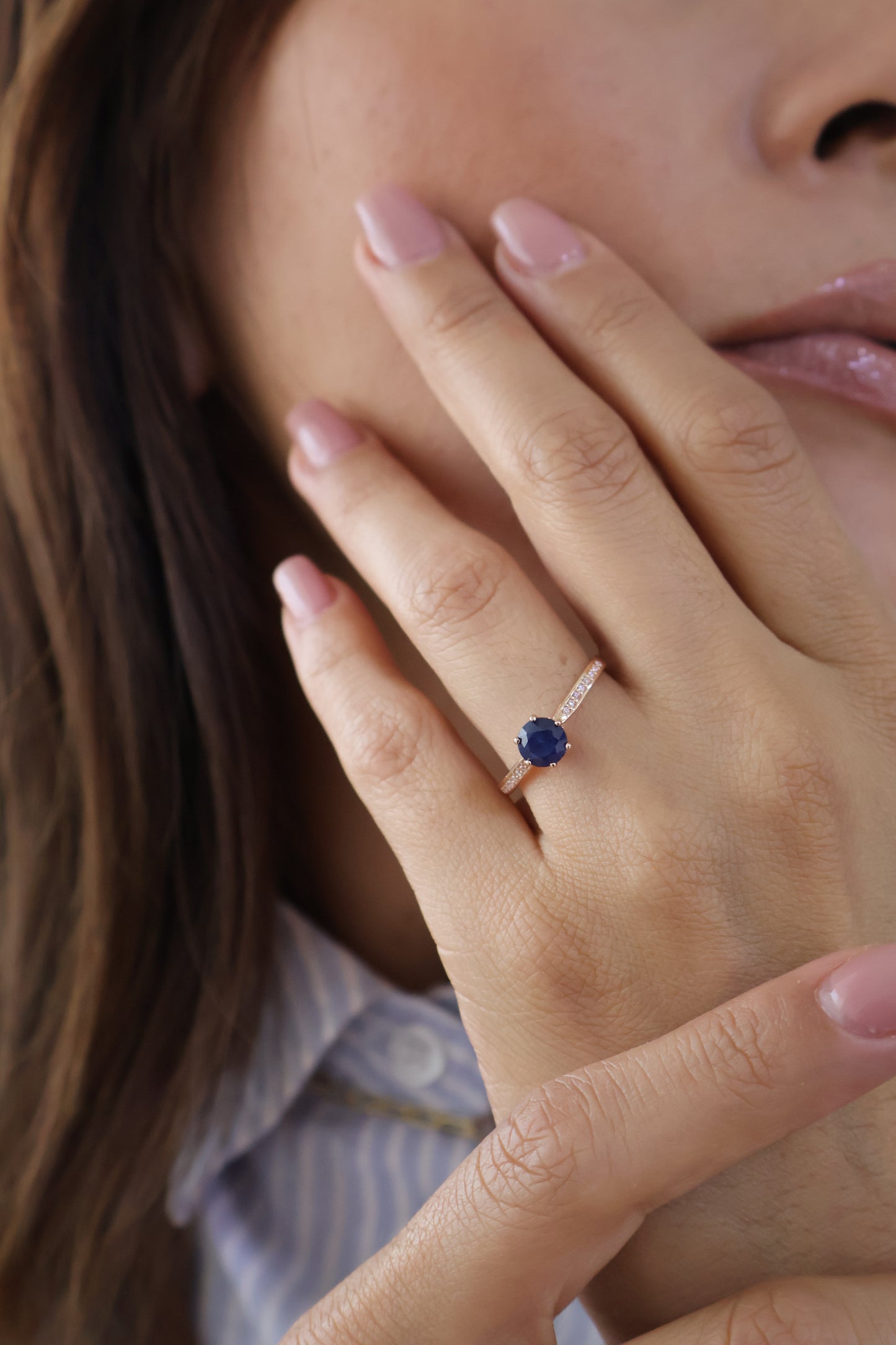 Anillo Anastasia en Oro Rosa 14k con Zafiro 0.80 ct