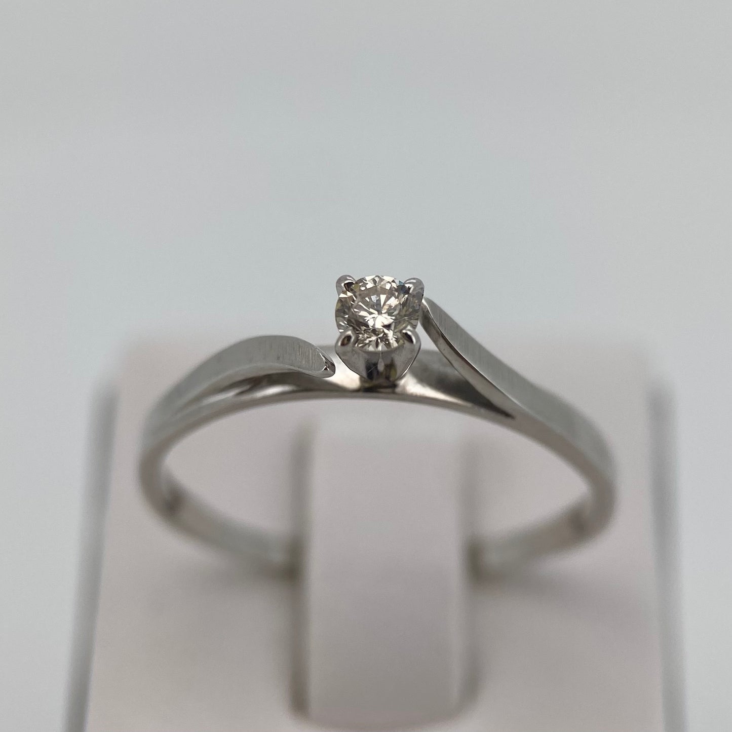 Anillo en Oro blanco de 14k con Diamante Mod: OF1885
