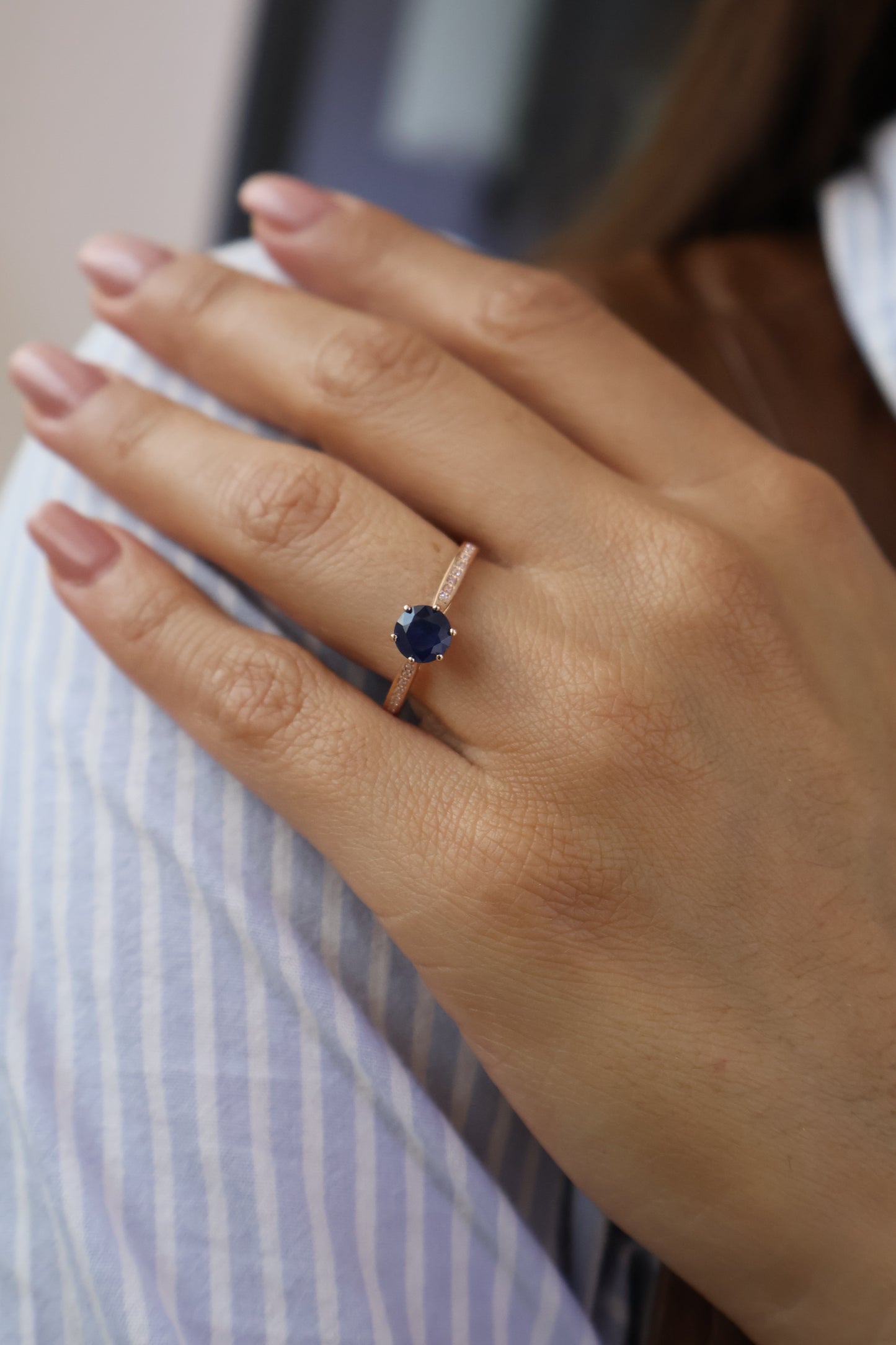 Anillo Anastasia en Oro Rosa 14k con Zafiro 0.80 ct