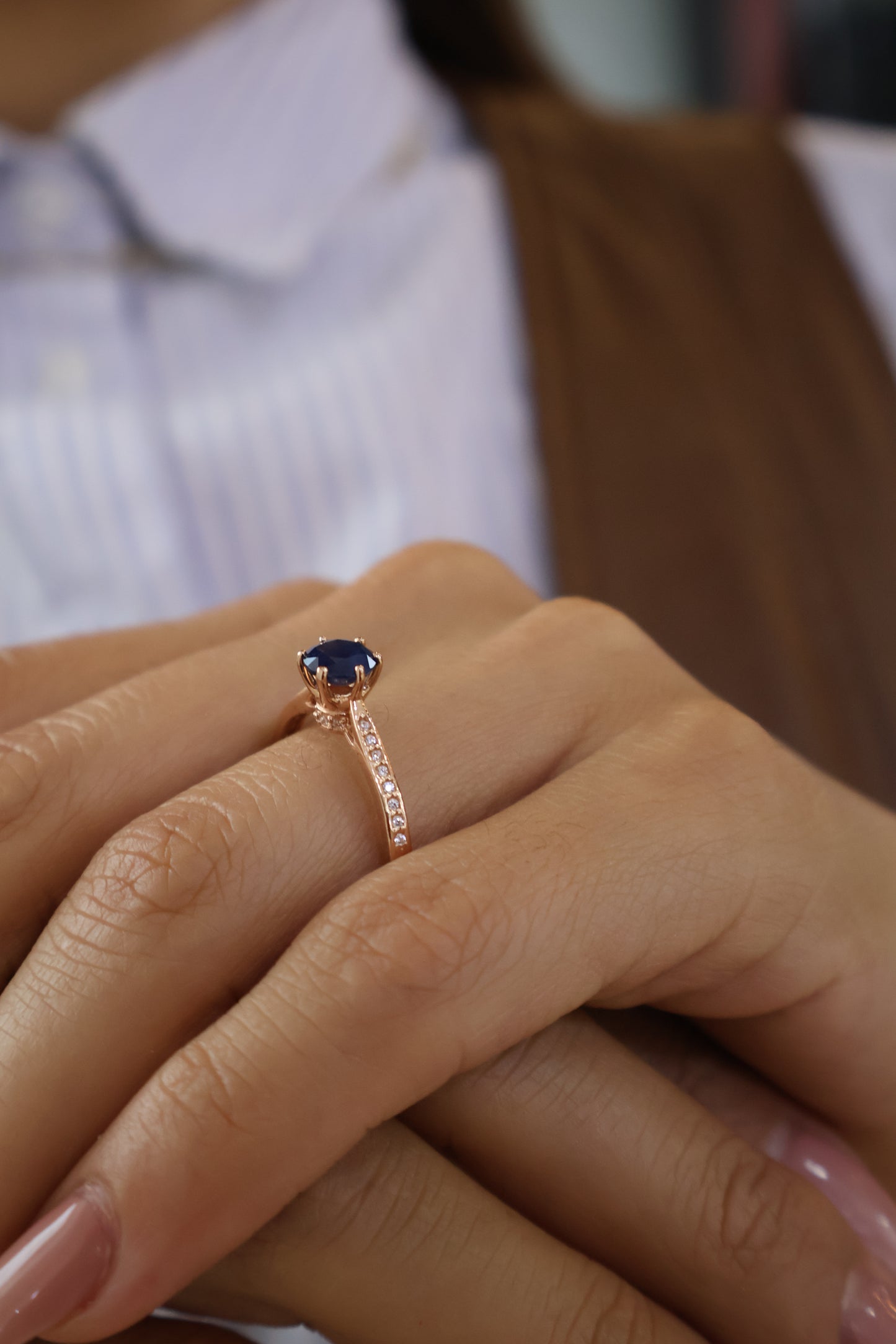 Anillo Anastasia en Oro Rosa 14k con Zafiro 0.80 ct