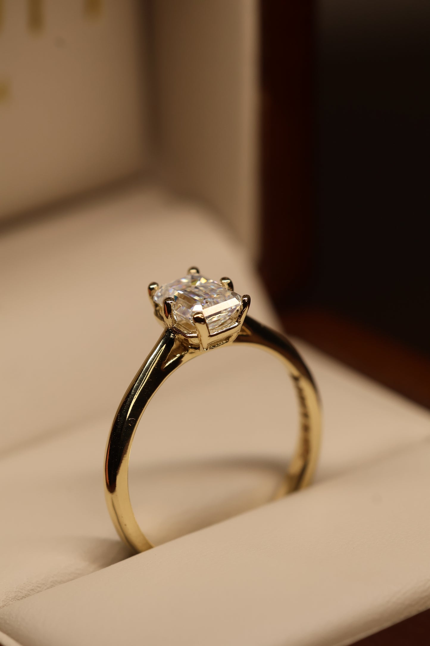 Anillo Emilia en Oro Amarillo 14k 1.0cts con Moissanita GRA Modelo 15354
