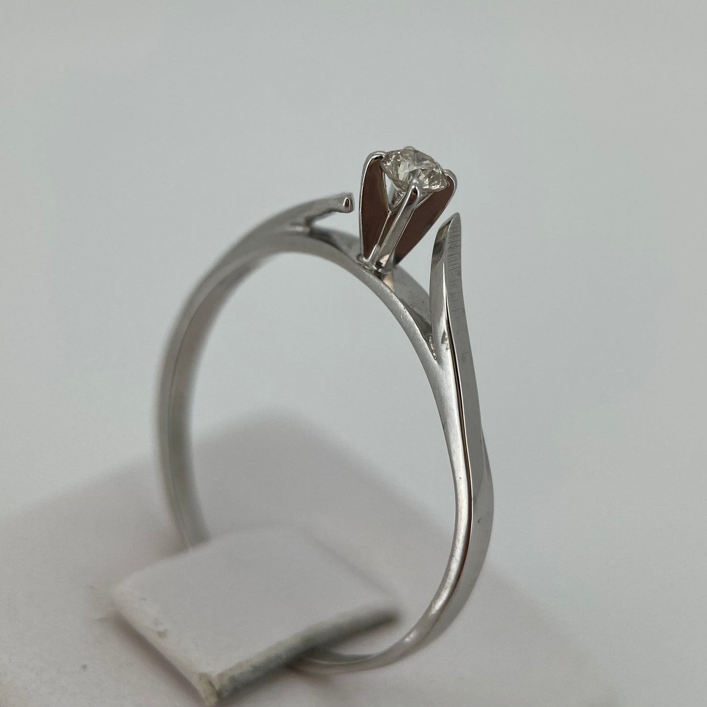 Anillo en Oro blanco de 14k con Diamante Mod: OF1885