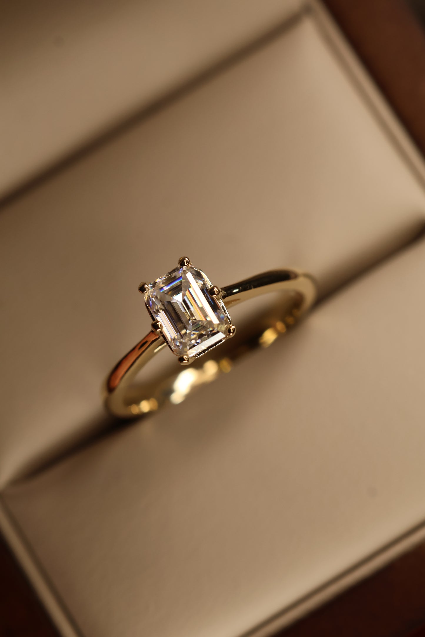Anillo Emilia en Oro Amarillo 14k 1.0cts con Moissanita GRA Modelo 15354