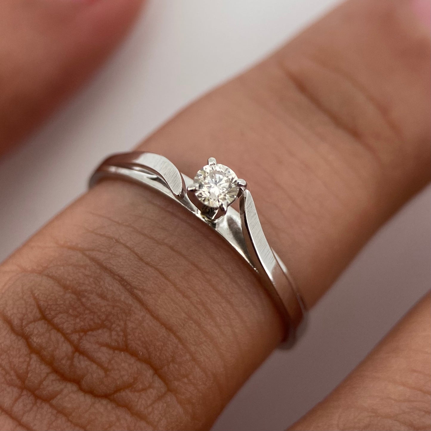 Anillo en Oro blanco de 14k con Diamante Mod: OF1885