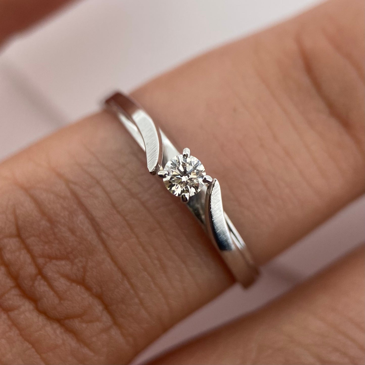 Anillo en Oro blanco de 14k con Diamante Mod: OF1885