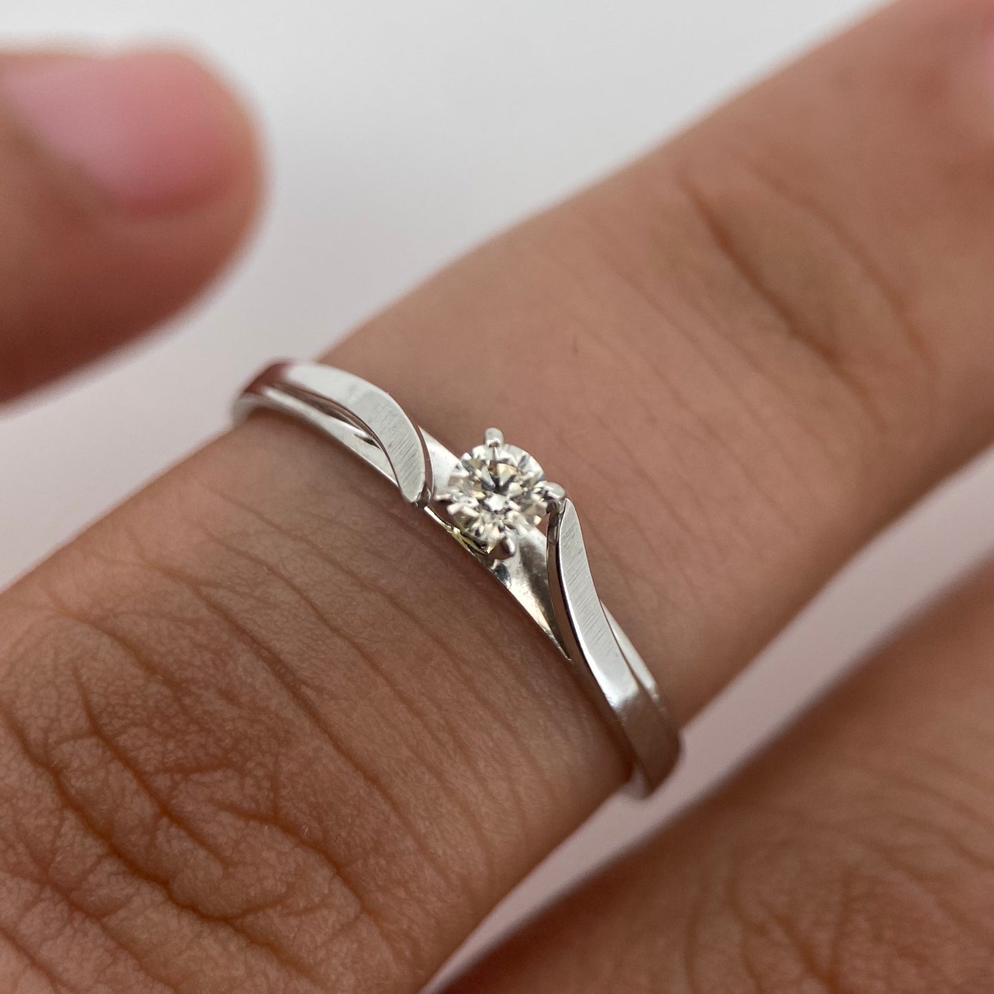 Anillo en Oro blanco de 14k con Diamante Mod: OF1885